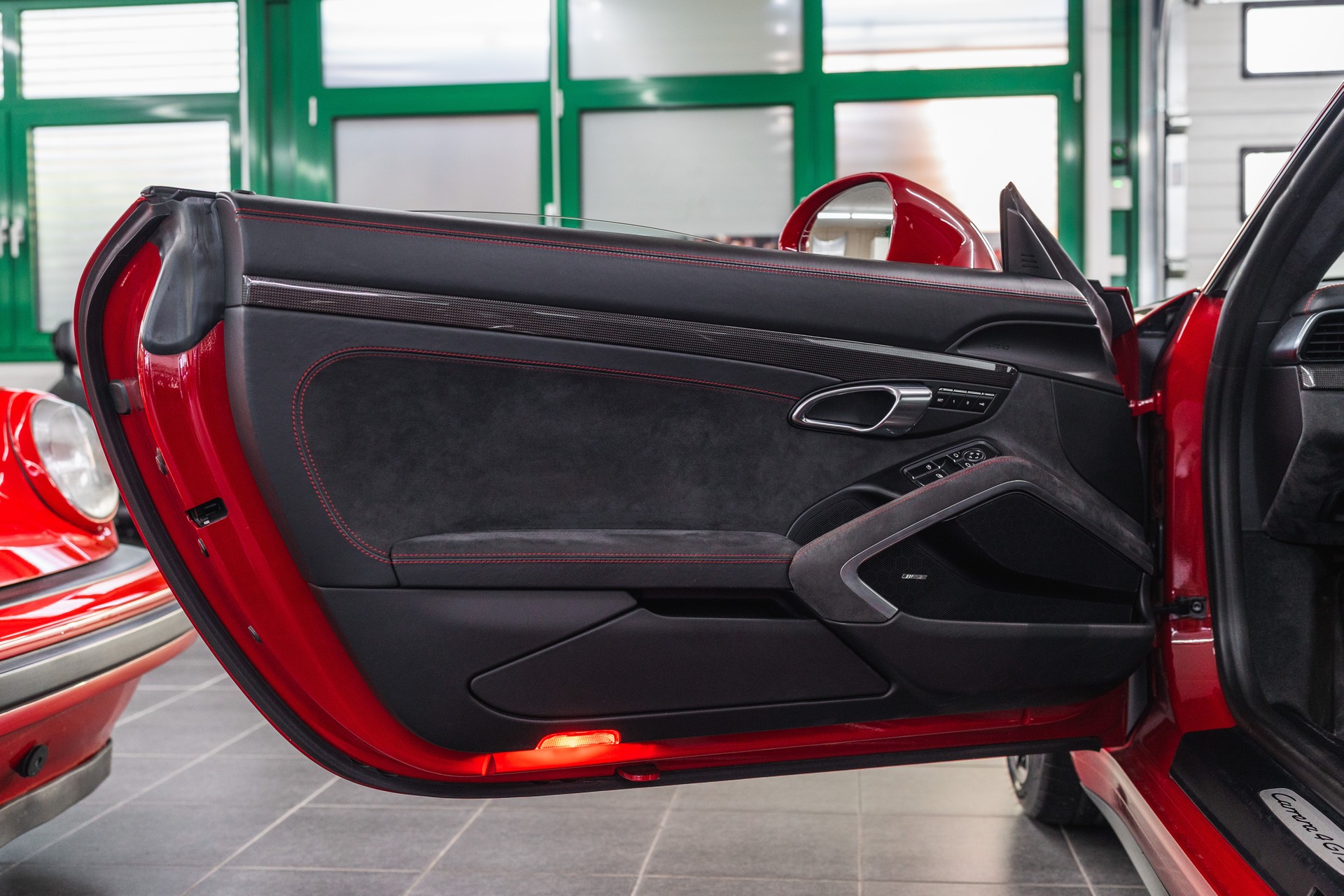 PORSCHE 911 Carrera 4 GTS PDK-image-14
