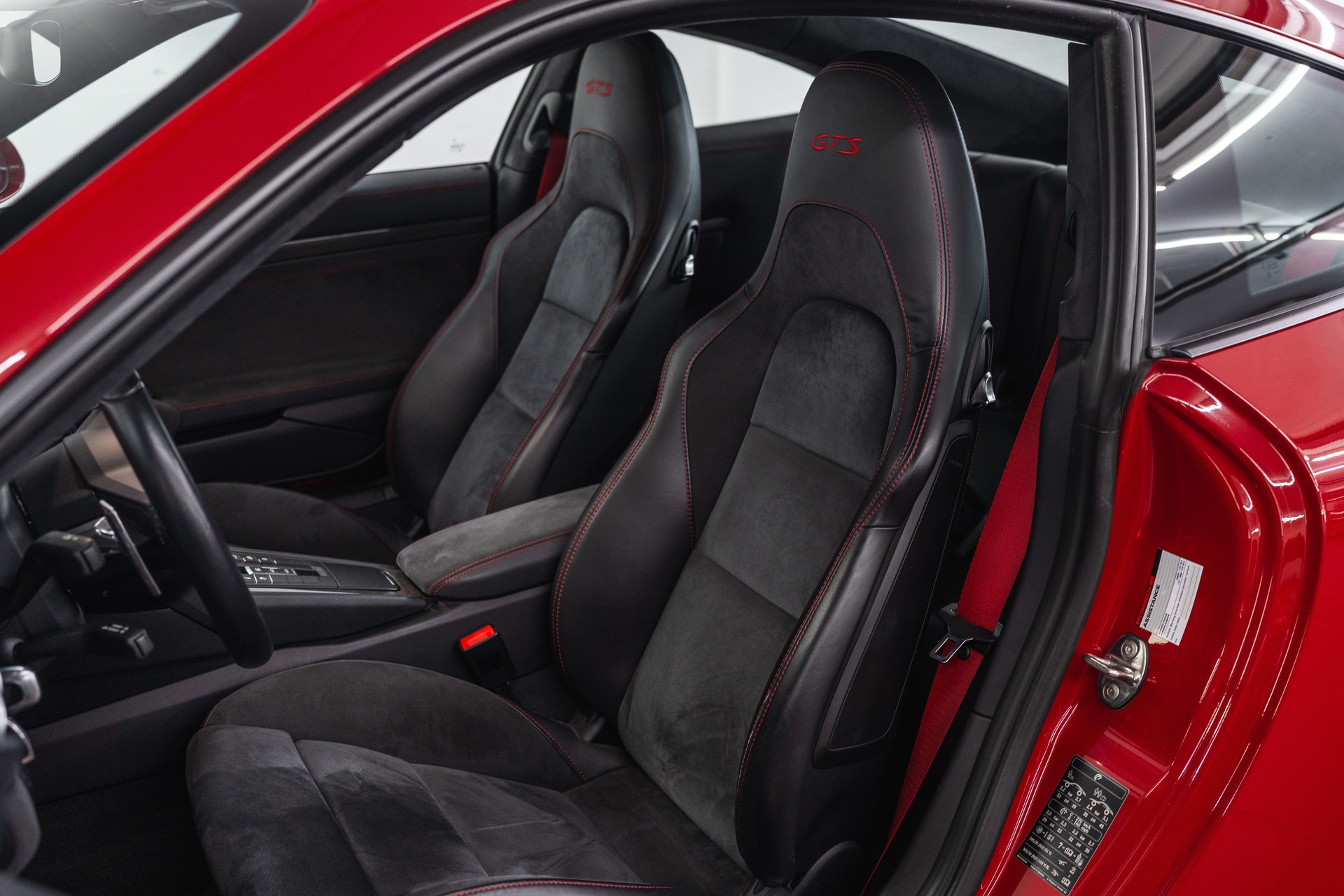 PORSCHE 911 Carrera 4 GTS PDK-image-11
