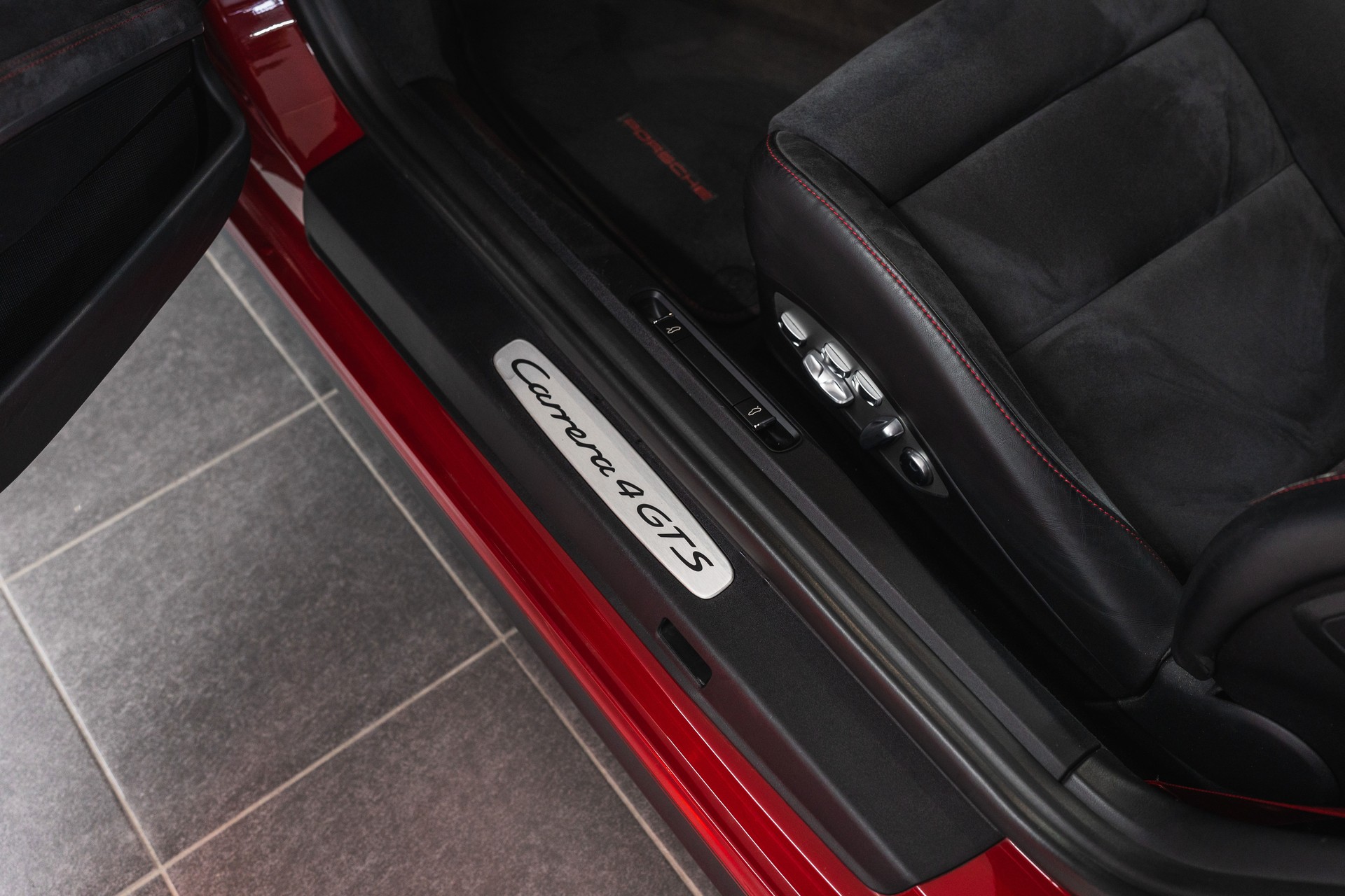 PORSCHE 911 Carrera 4 GTS PDK-image-16