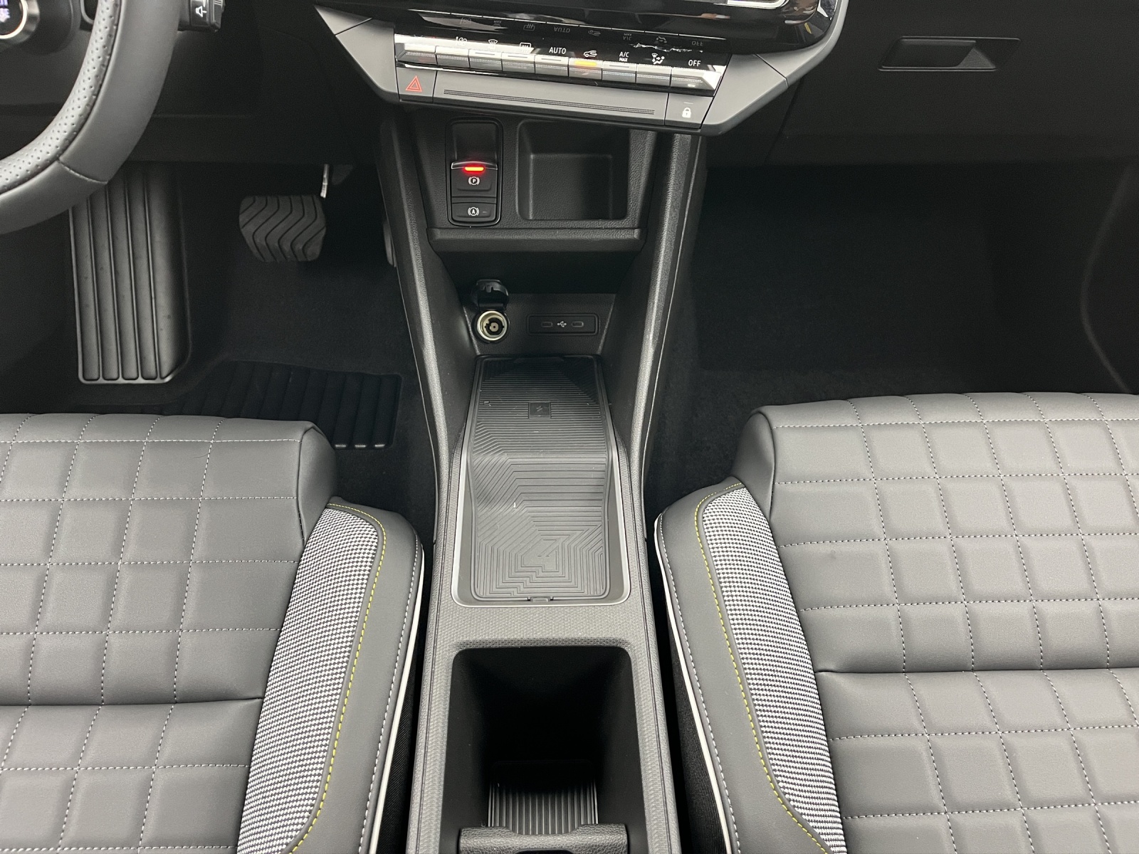 RENAULT R4 E-Tech Comfort Range plein sud iconic-image-13