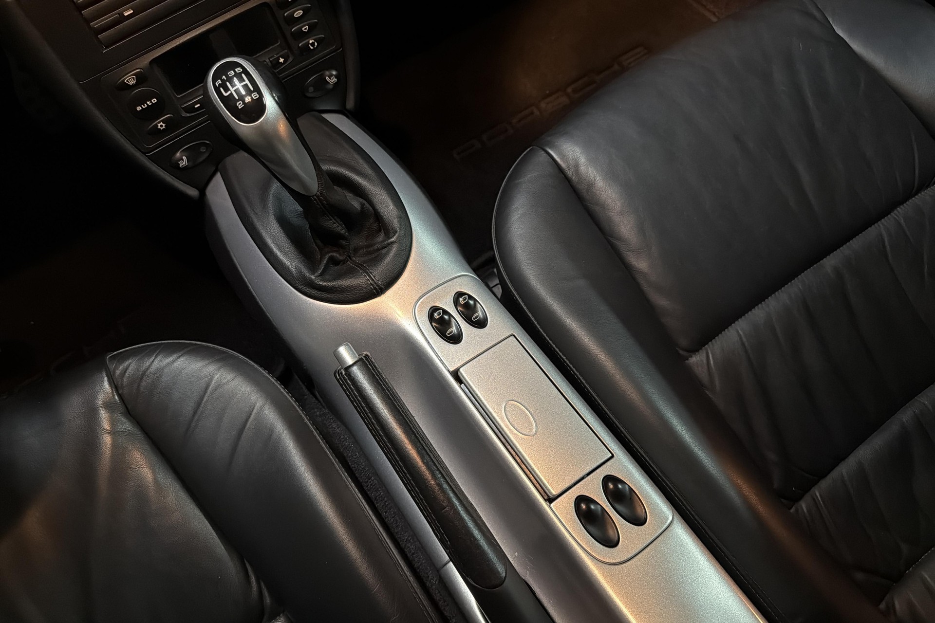 PORSCHE 911 Carrera 4 S-image-14