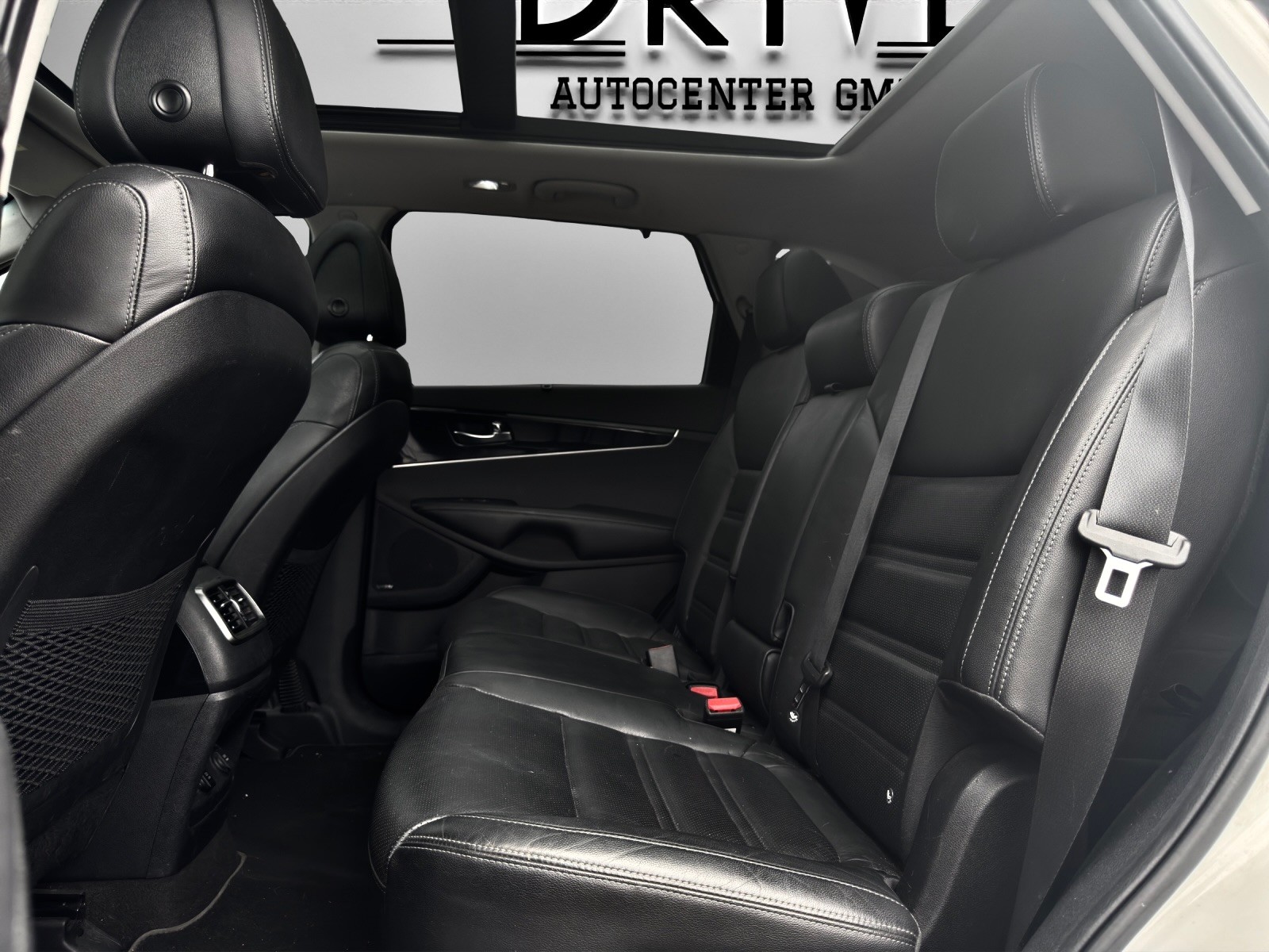 KIA Sorento 2.2 CRDI Style 7P. Automatic-image-10
