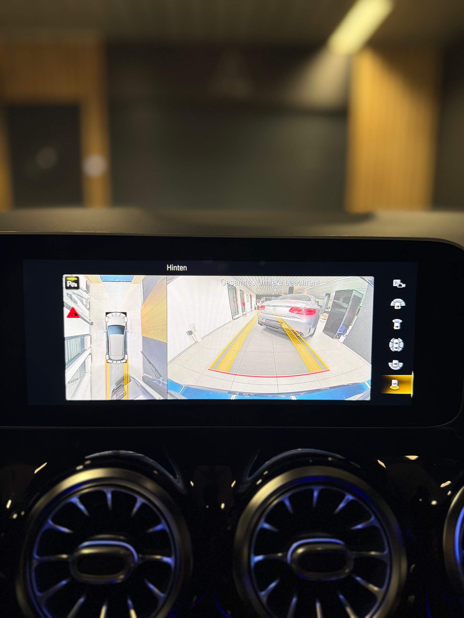 MERCEDES-BENZ B 200 AMG Line 7G-DCT-image-19