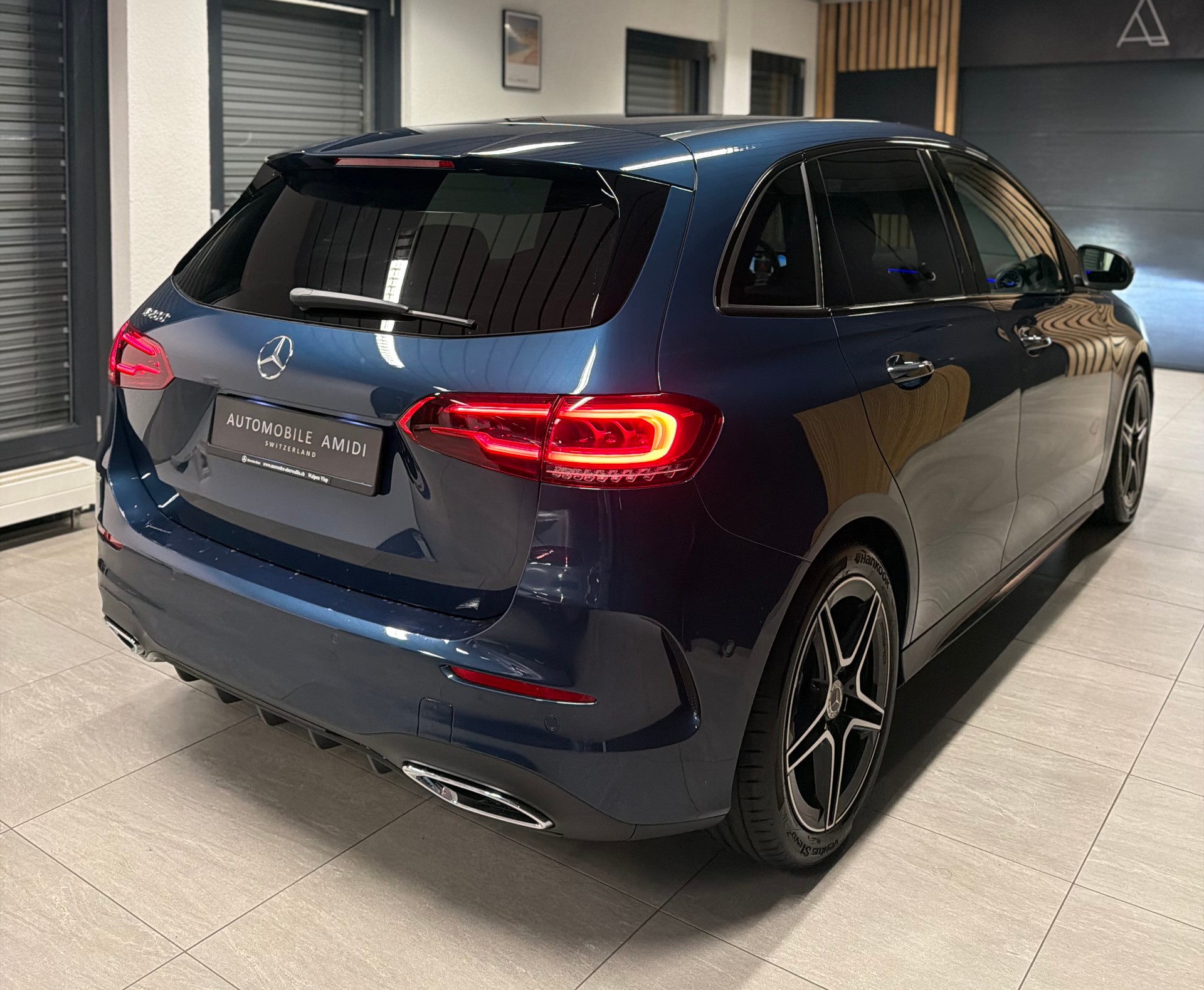 MERCEDES-BENZ B 200 AMG Line 7G-DCT-image-4