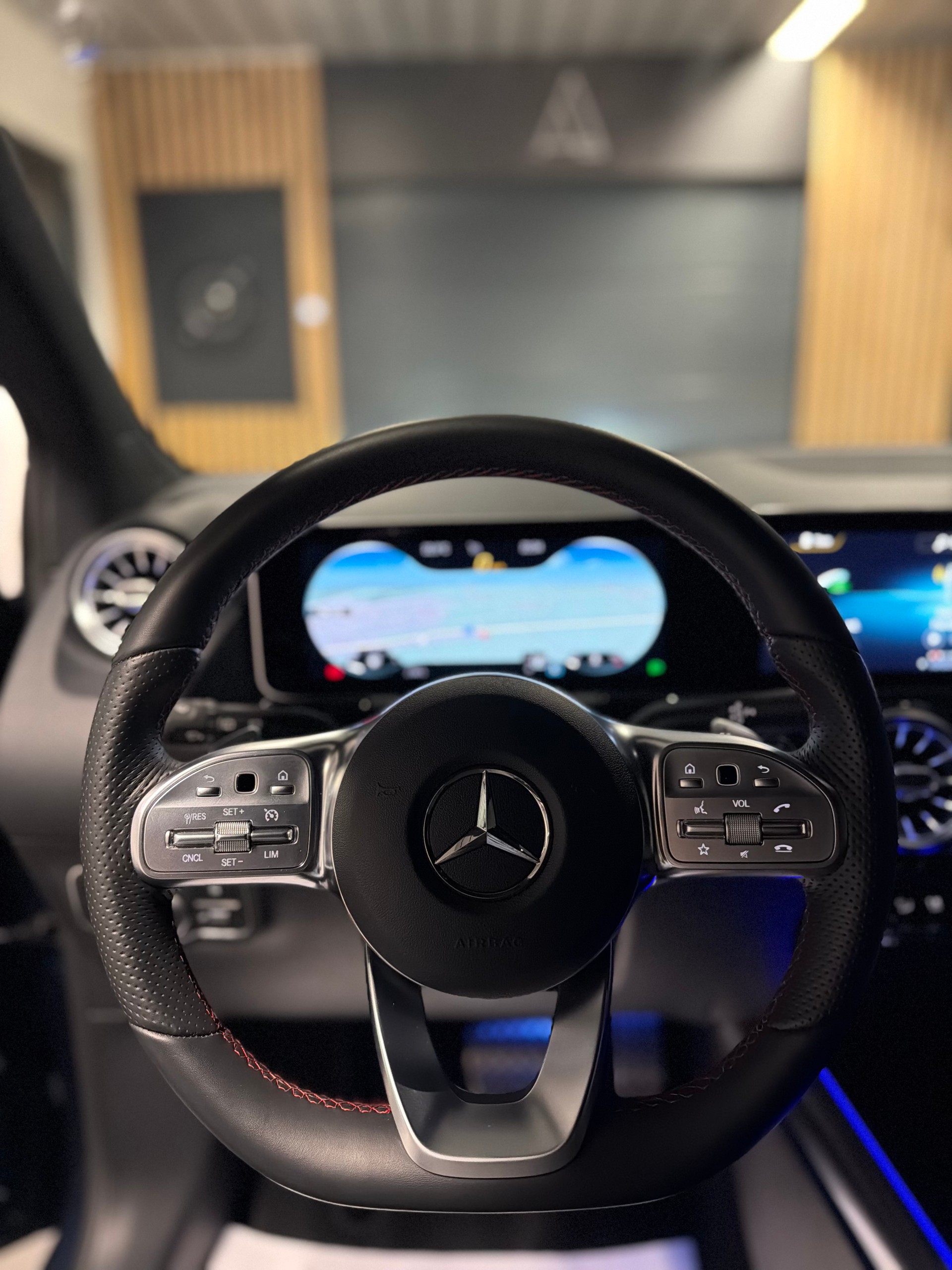 MERCEDES-BENZ B 200 AMG Line 7G-DCT-image-11