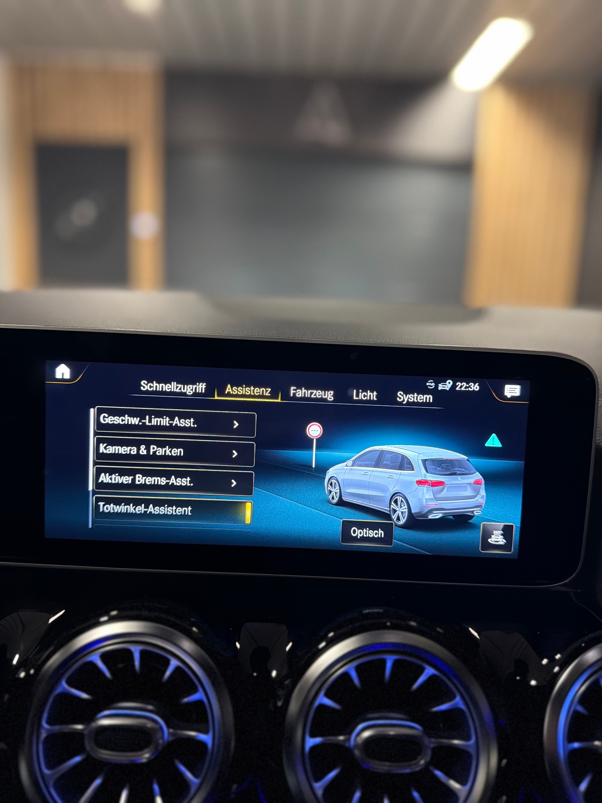 MERCEDES-BENZ B 200 AMG Line 7G-DCT-image-22