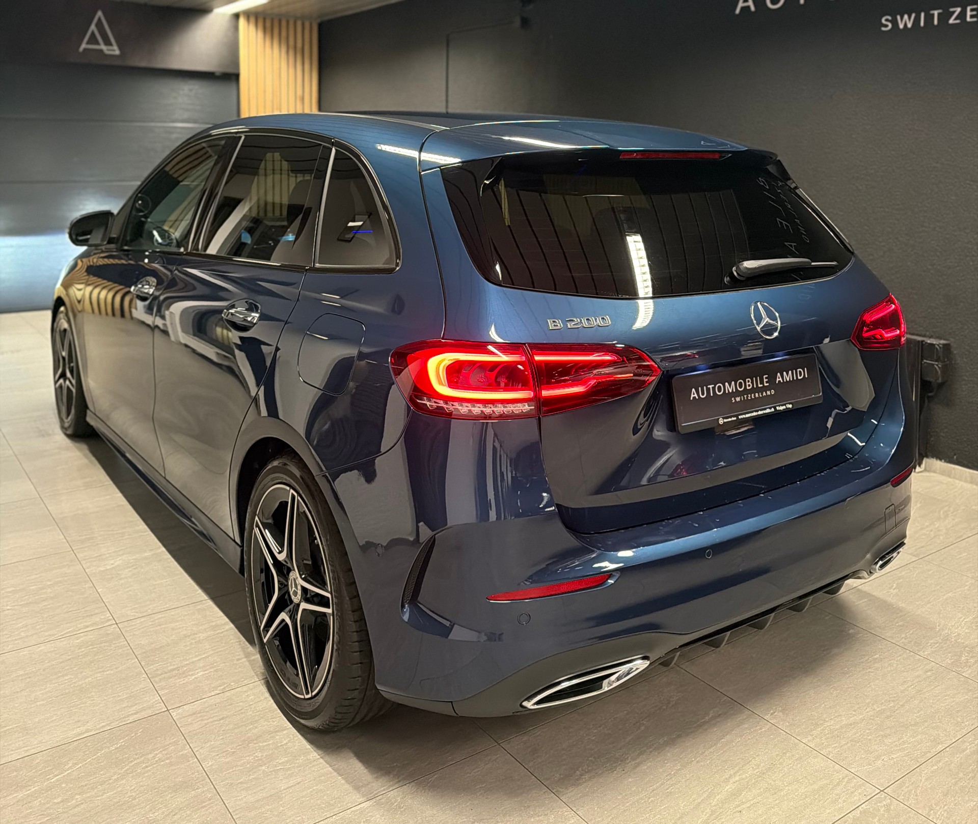 MERCEDES-BENZ B 200 AMG Line 7G-DCT-image-2