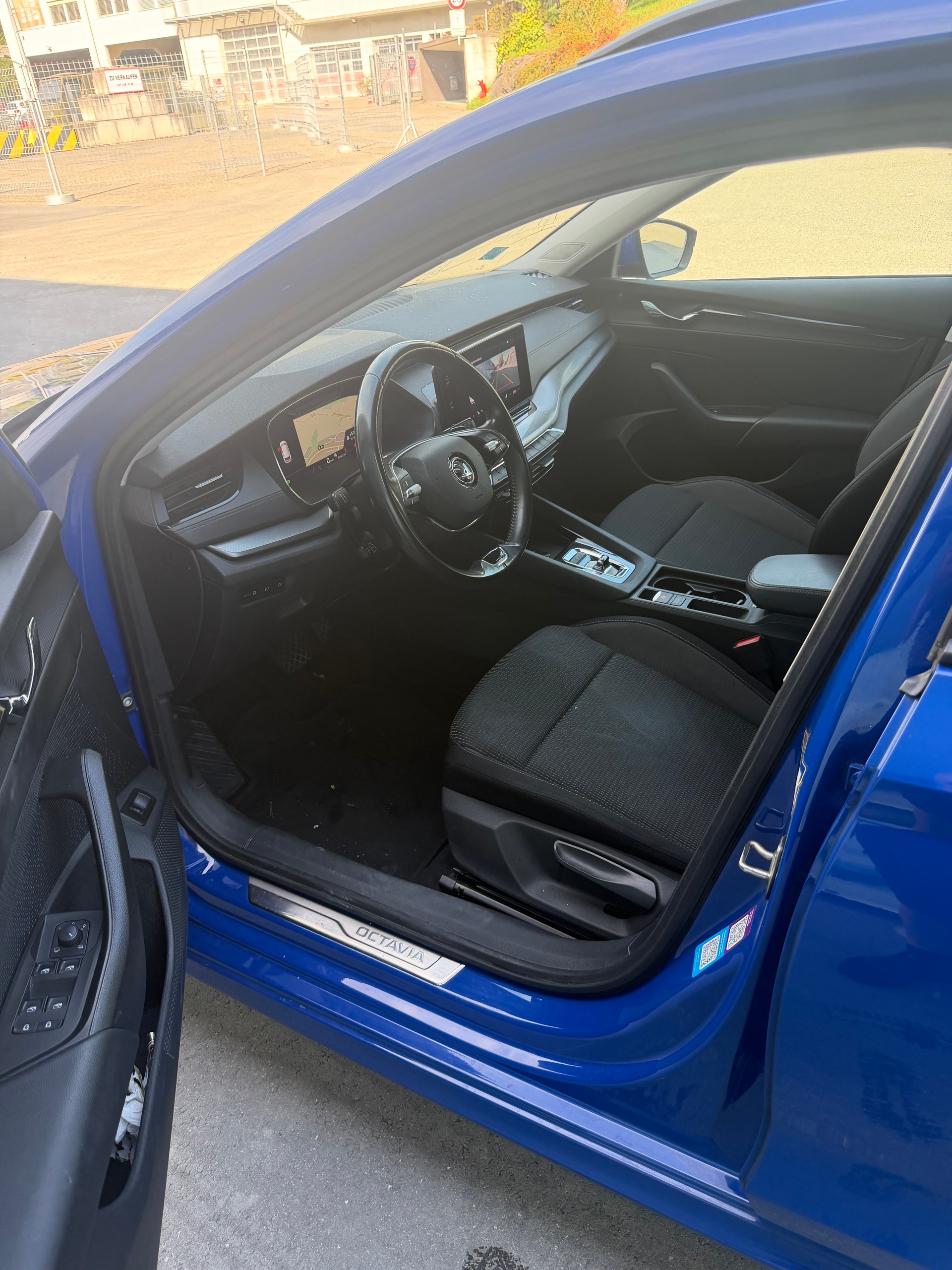 SKODA Octavia Combi 2.0 TDI DSG Style-image-7