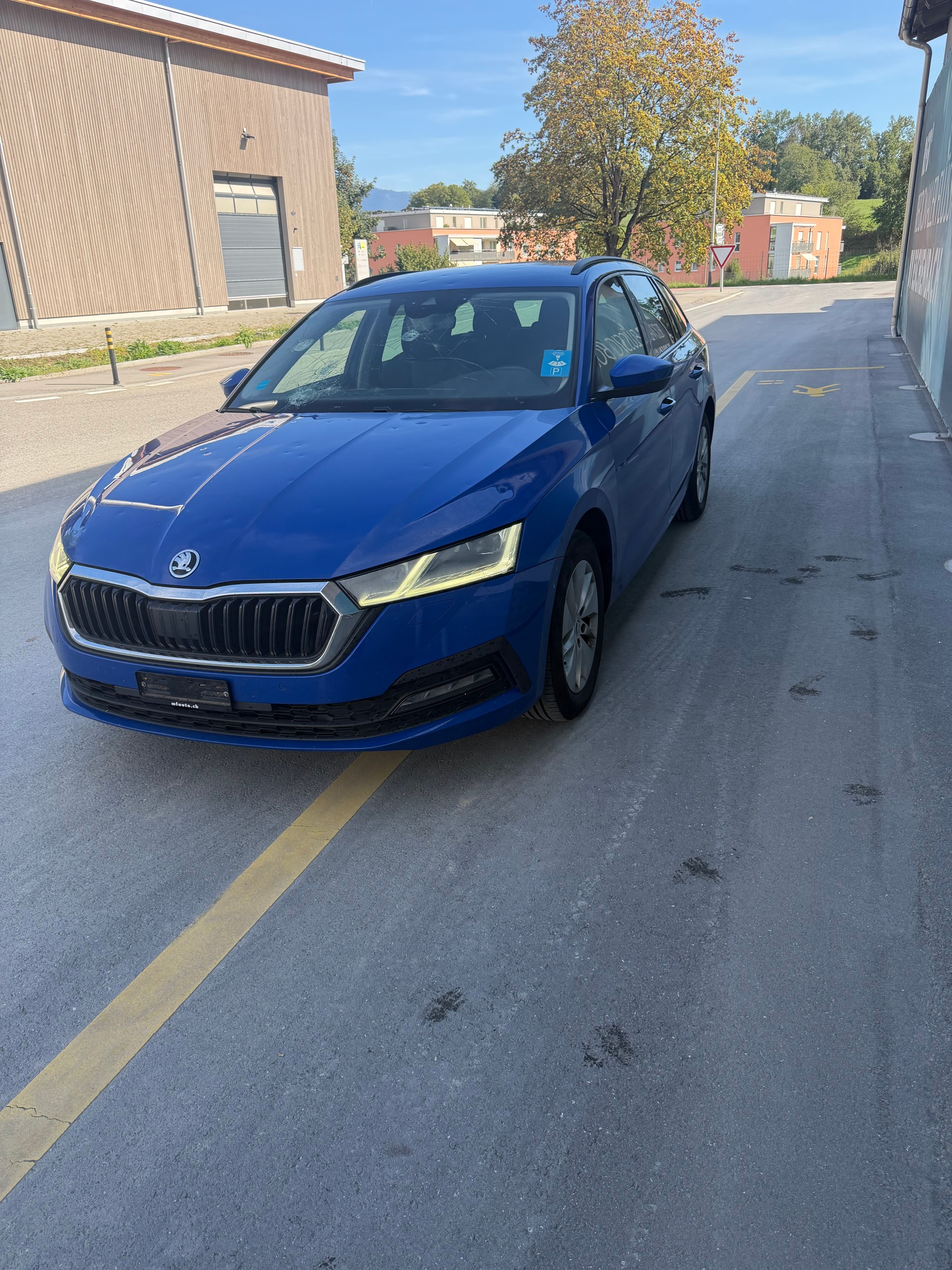 SKODA Octavia Combi 2.0 TDI DSG Style-image-0