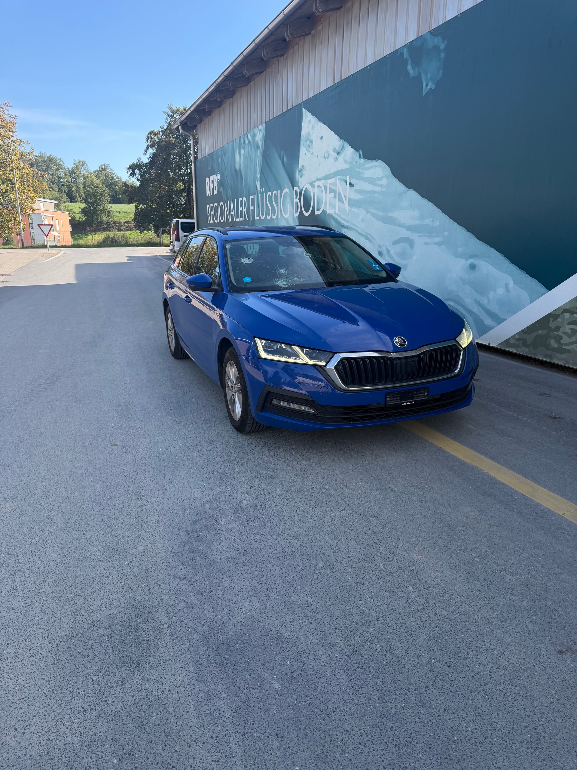 SKODA Octavia Combi 2.0 TDI DSG Style-image-1