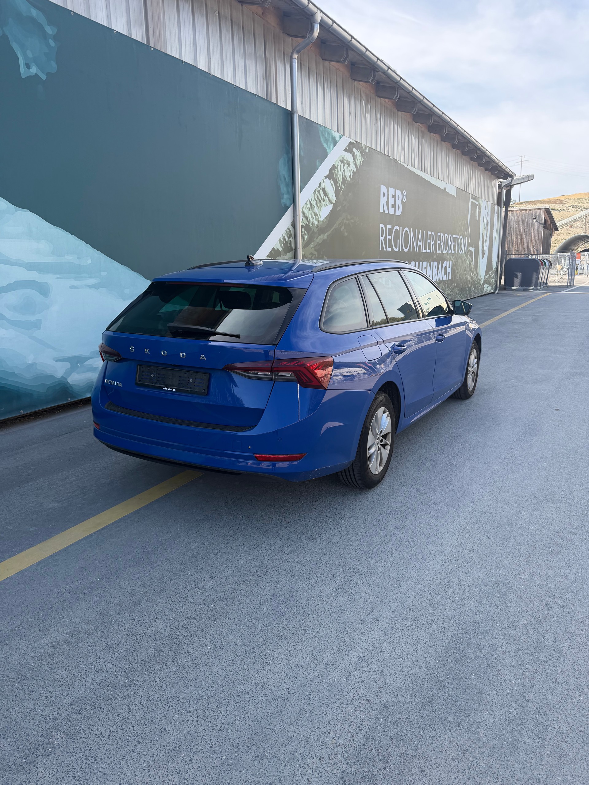 SKODA Octavia Combi 2.0 TDI DSG Style-image-2