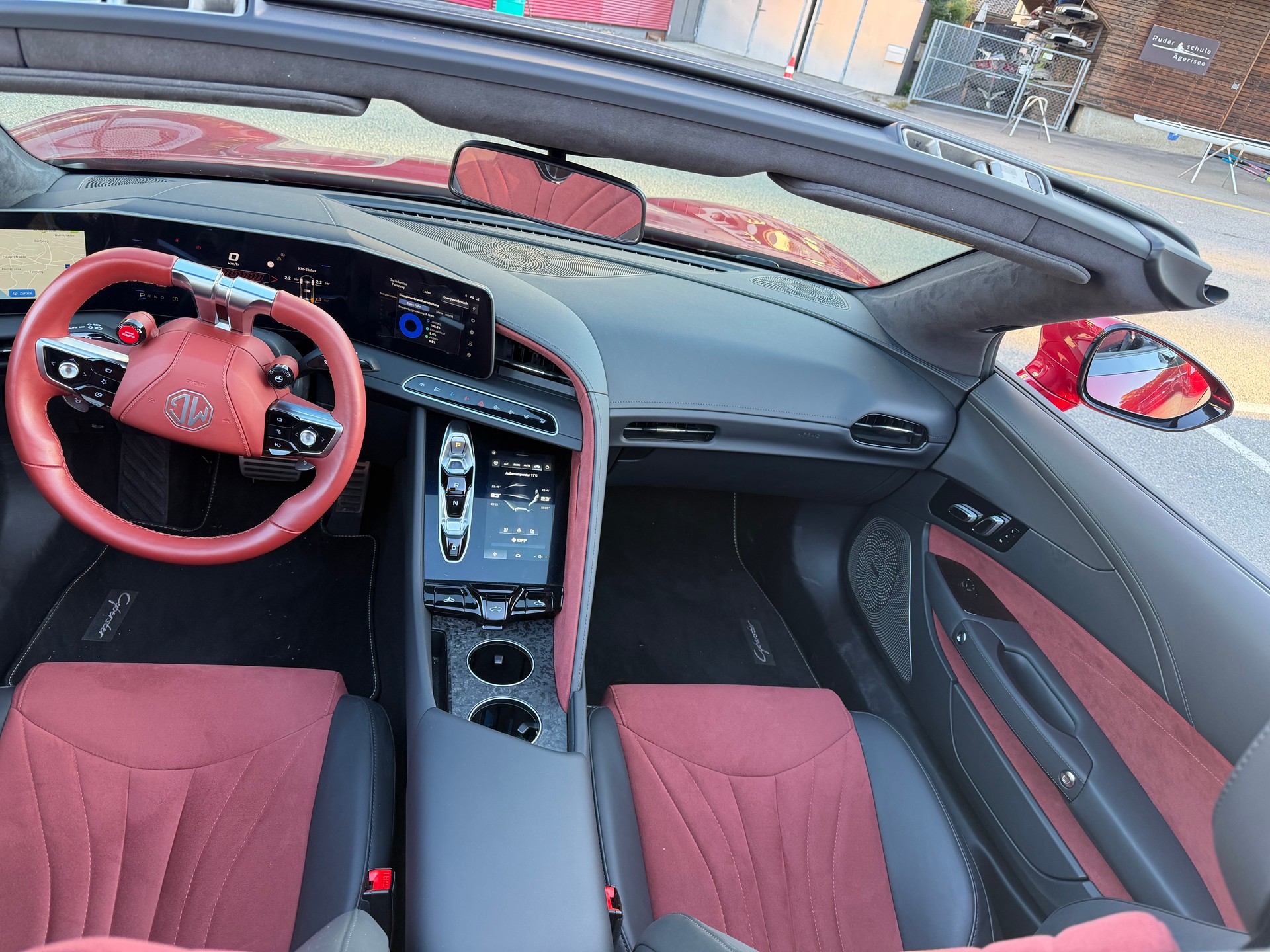 MG 77 kWh Stoffdach Rot 4WD-image-1