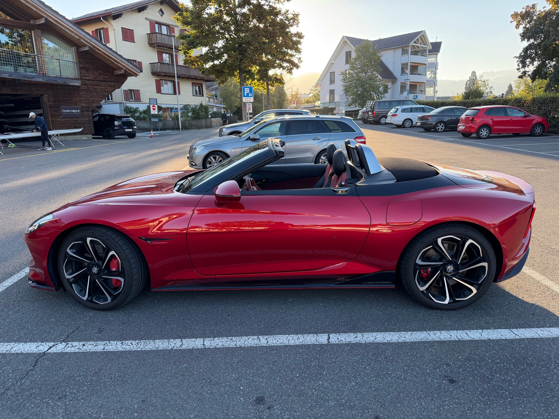 MG 77 kWh Stoffdach Rot 4WD-image-0