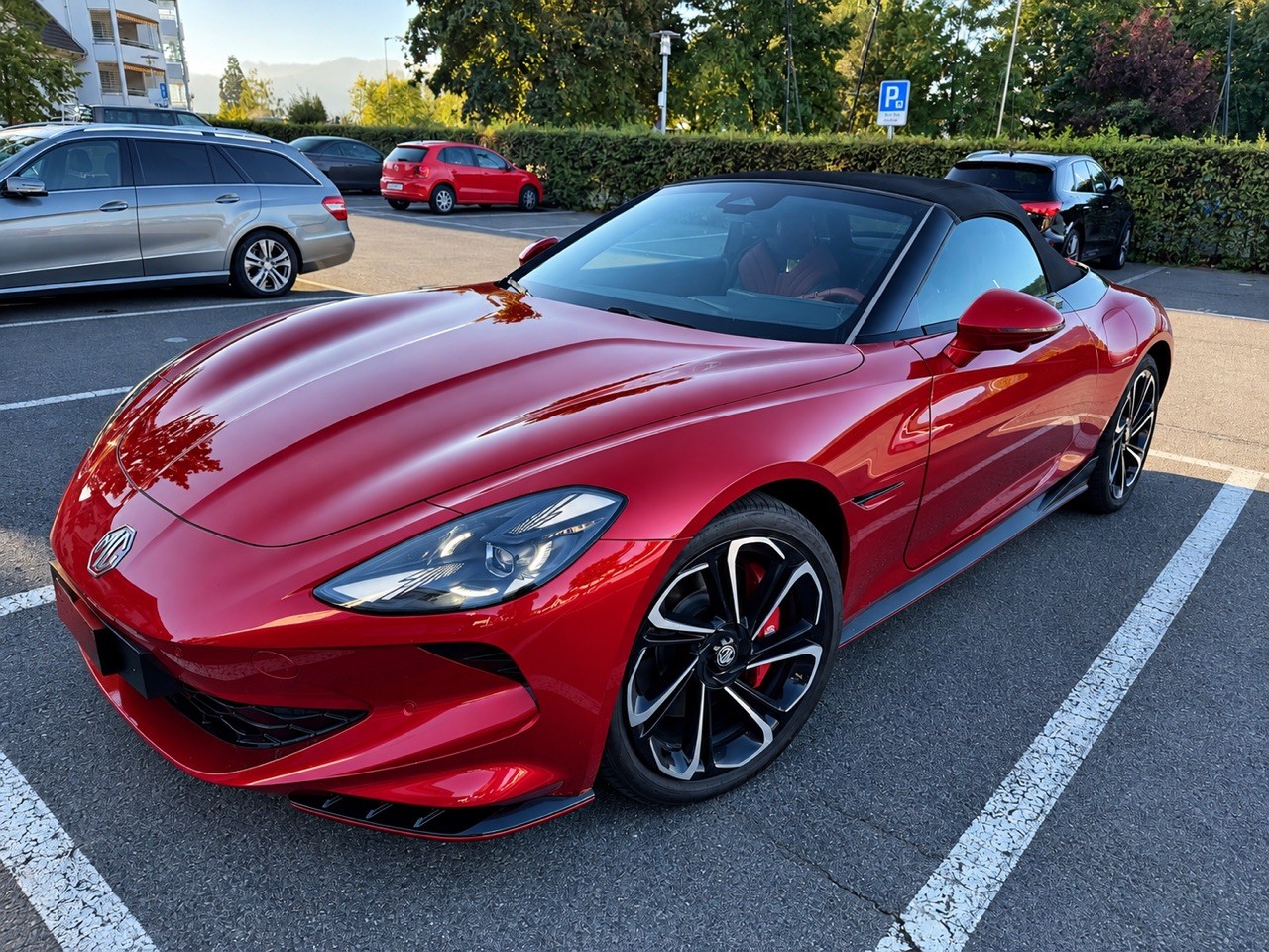 MG 77 kWh Stoffdach Rot 4WD-image-0