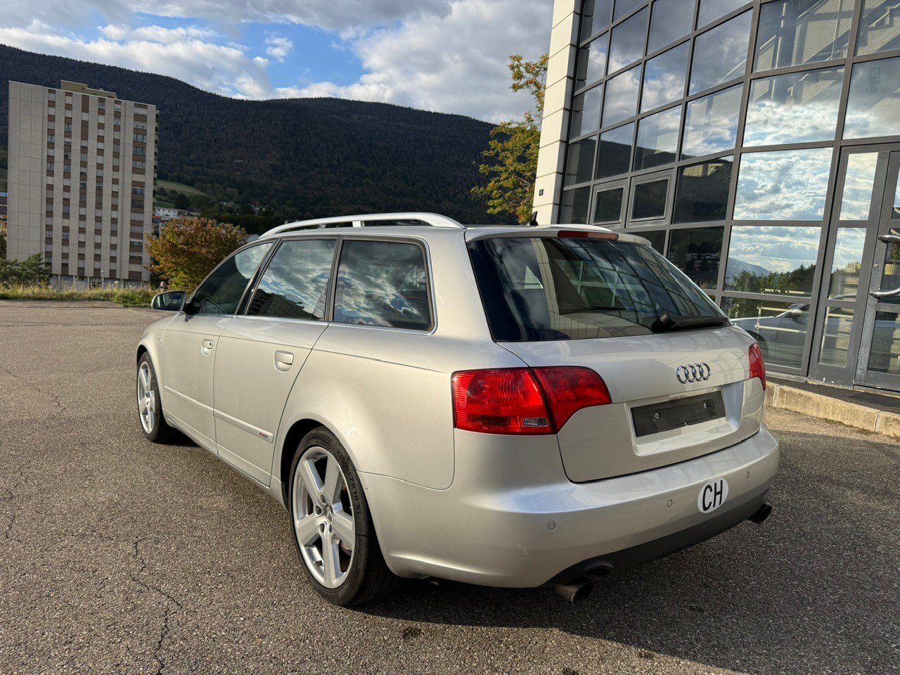 AUDI A4 Avant 2.0 S Line Fsi Turbo-image-4