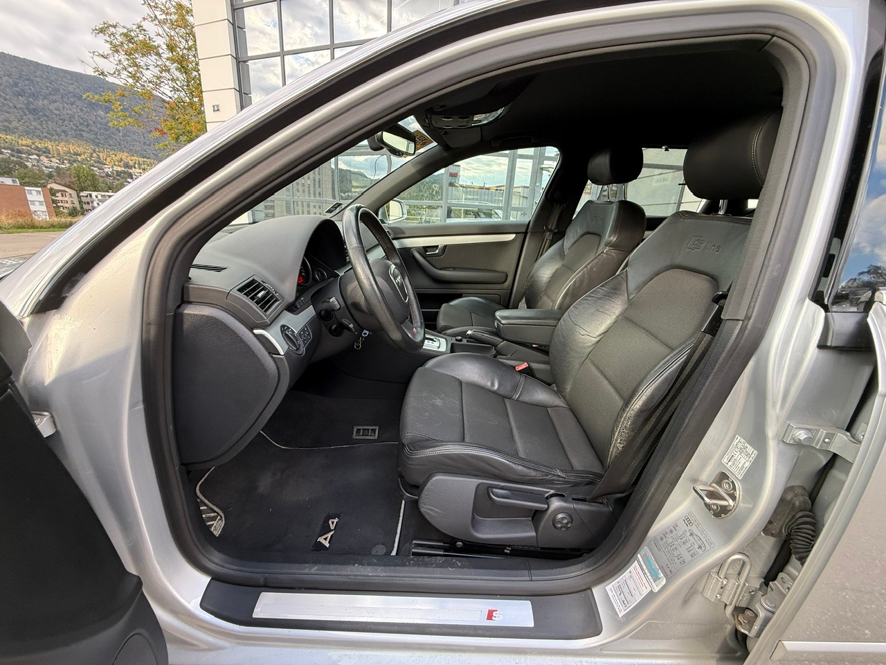 AUDI A4 Avant 2.0 S Line Fsi Turbo-image-12