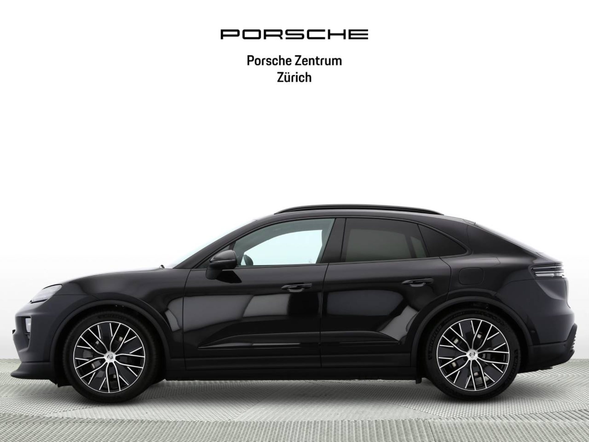 PORSCHE Macan 4-showroom-element-1
