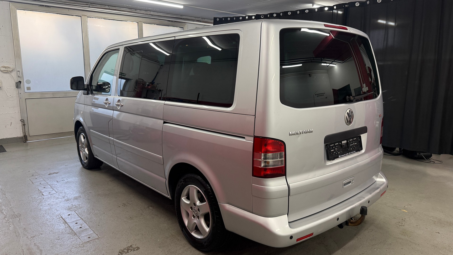 VW T5 Multivan Highline 2.5 TDI, 7 Plätze frisch ab MFK und Service mit Hagelschaden, 8 fach berädert, Servicegepflegt**-image-4