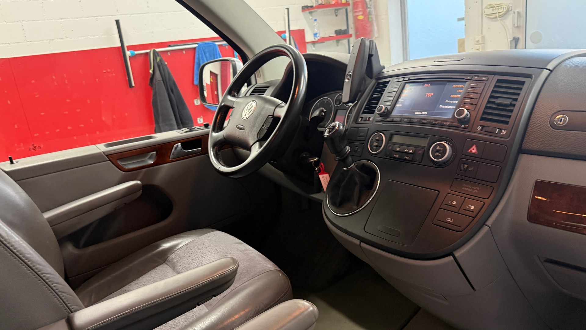 VW T5 Multivan Highline 2.5 TDI, 7 Plätze frisch ab MFK und Service mit Hagelschaden, 8 fach berädert, Servicegepflegt**-image-14