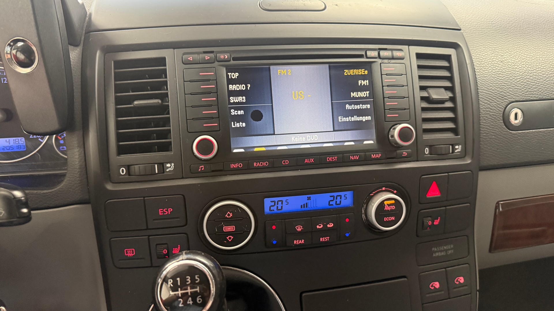VW T5 Multivan Highline 2.5 TDI, 7 Plätze frisch ab MFK und Service mit Hagelschaden, 8 fach berädert, Servicegepflegt**-image-25