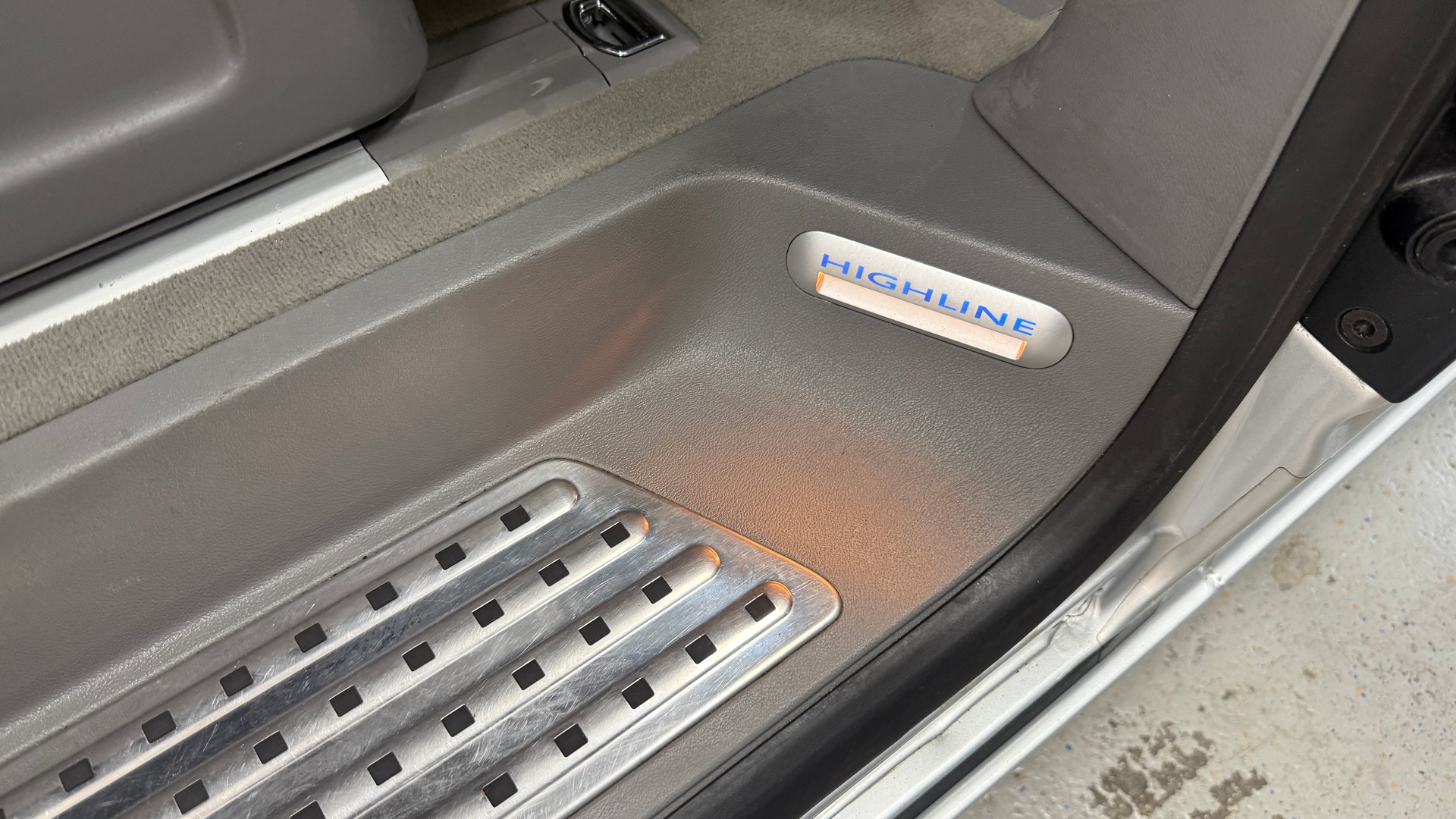 VW T5 Multivan Highline 2.5 TDI, 7 Plätze frisch ab MFK und Service mit Hagelschaden, 8 fach berädert, Servicegepflegt**-image-13