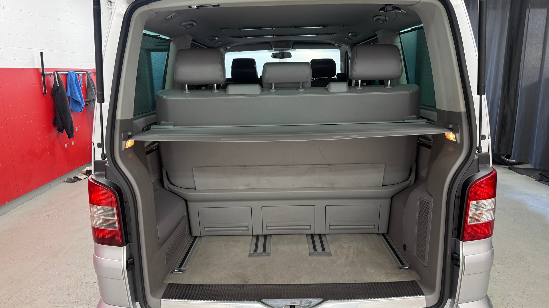 VW T5 Multivan Highline 2.5 TDI, 7 Plätze frisch ab MFK und Service mit Hagelschaden, 8 fach berädert, Servicegepflegt**-image-7