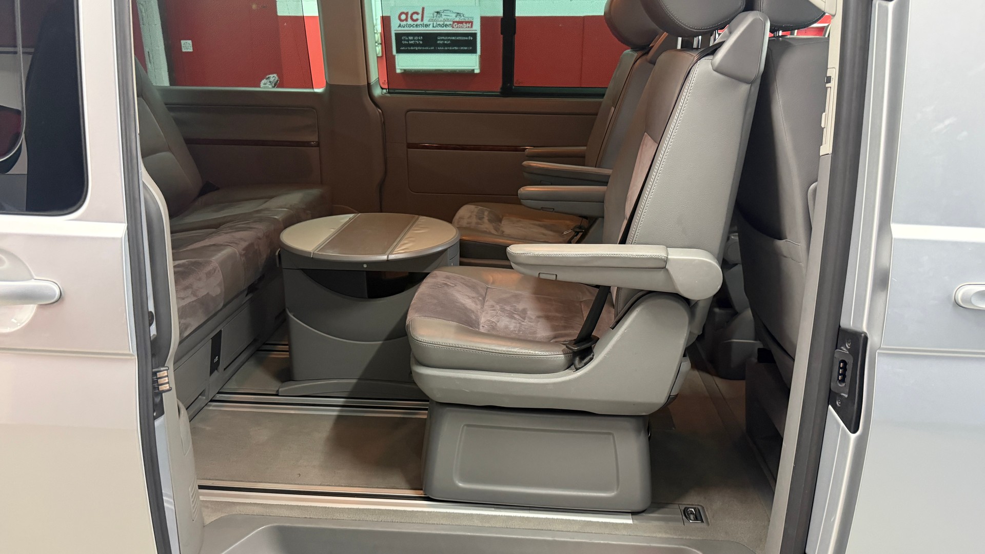 VW T5 Multivan Highline 2.5 TDI, 7 Plätze frisch ab MFK und Service mit Hagelschaden, 8 fach berädert, Servicegepflegt**-image-11