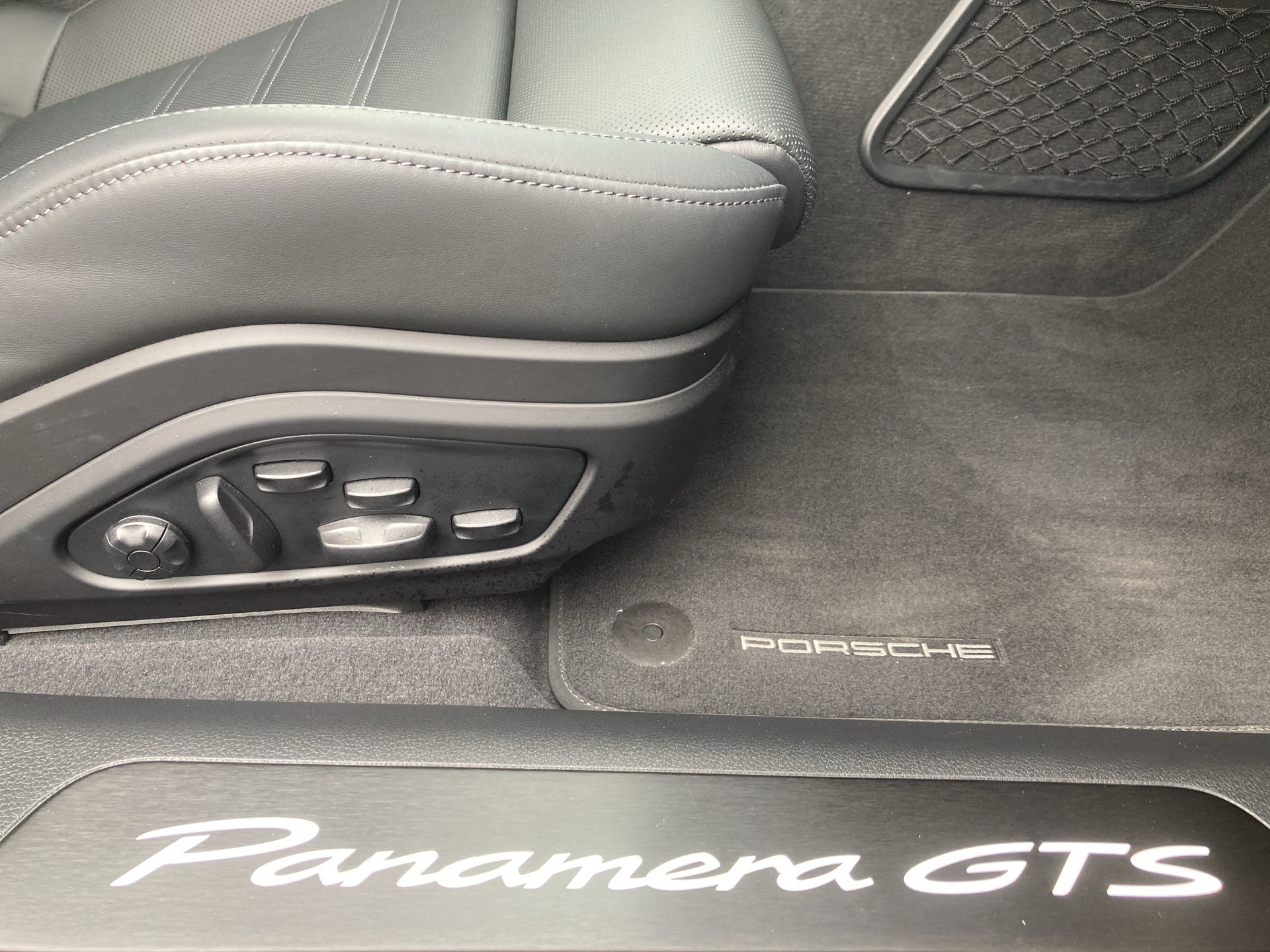 PORSCHE Panamera GTS-image-20
