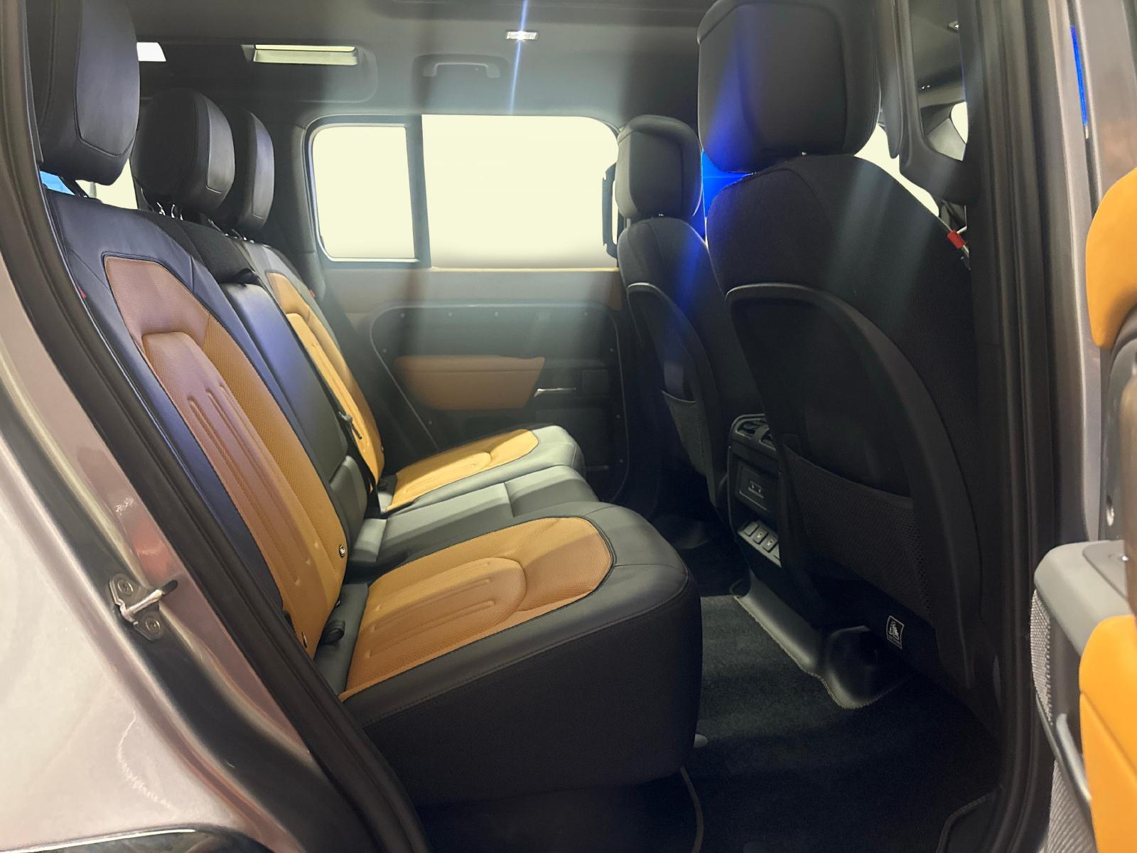 LAND ROVER Defender 110 3.0 I6 X-image-11