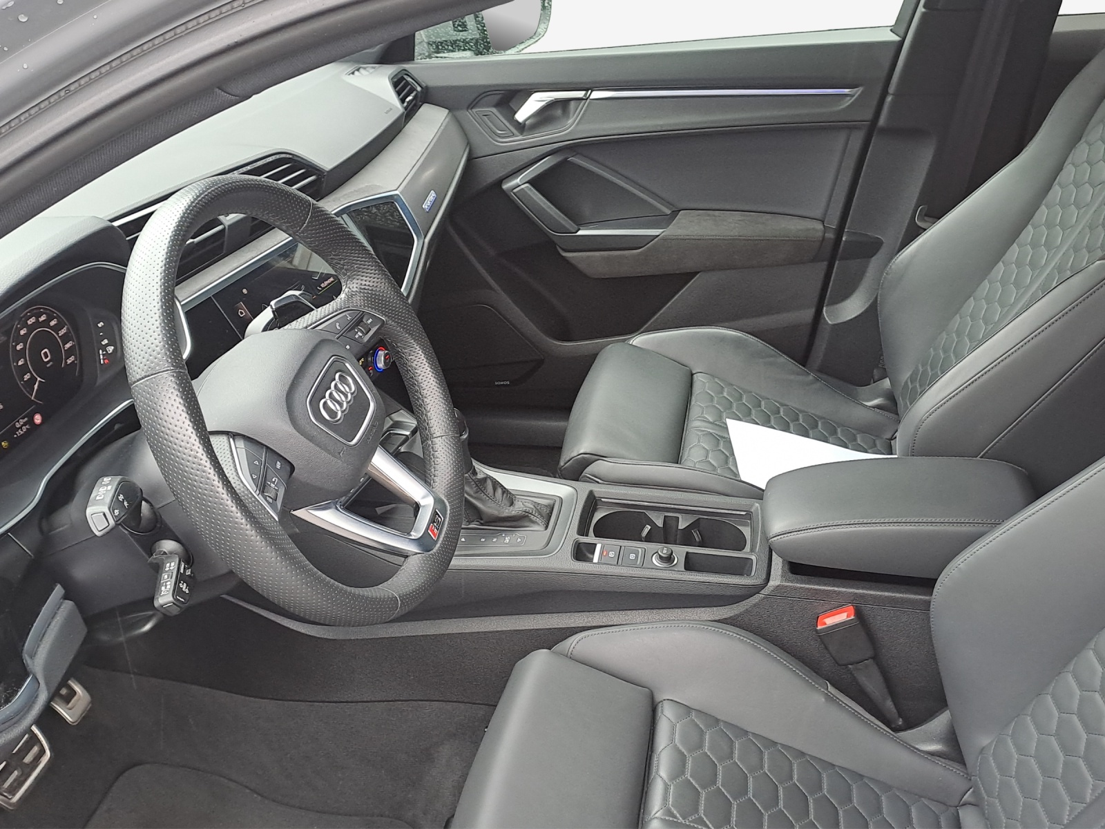 AUDI RS Q3 Sportback quattro S tronic-image-7