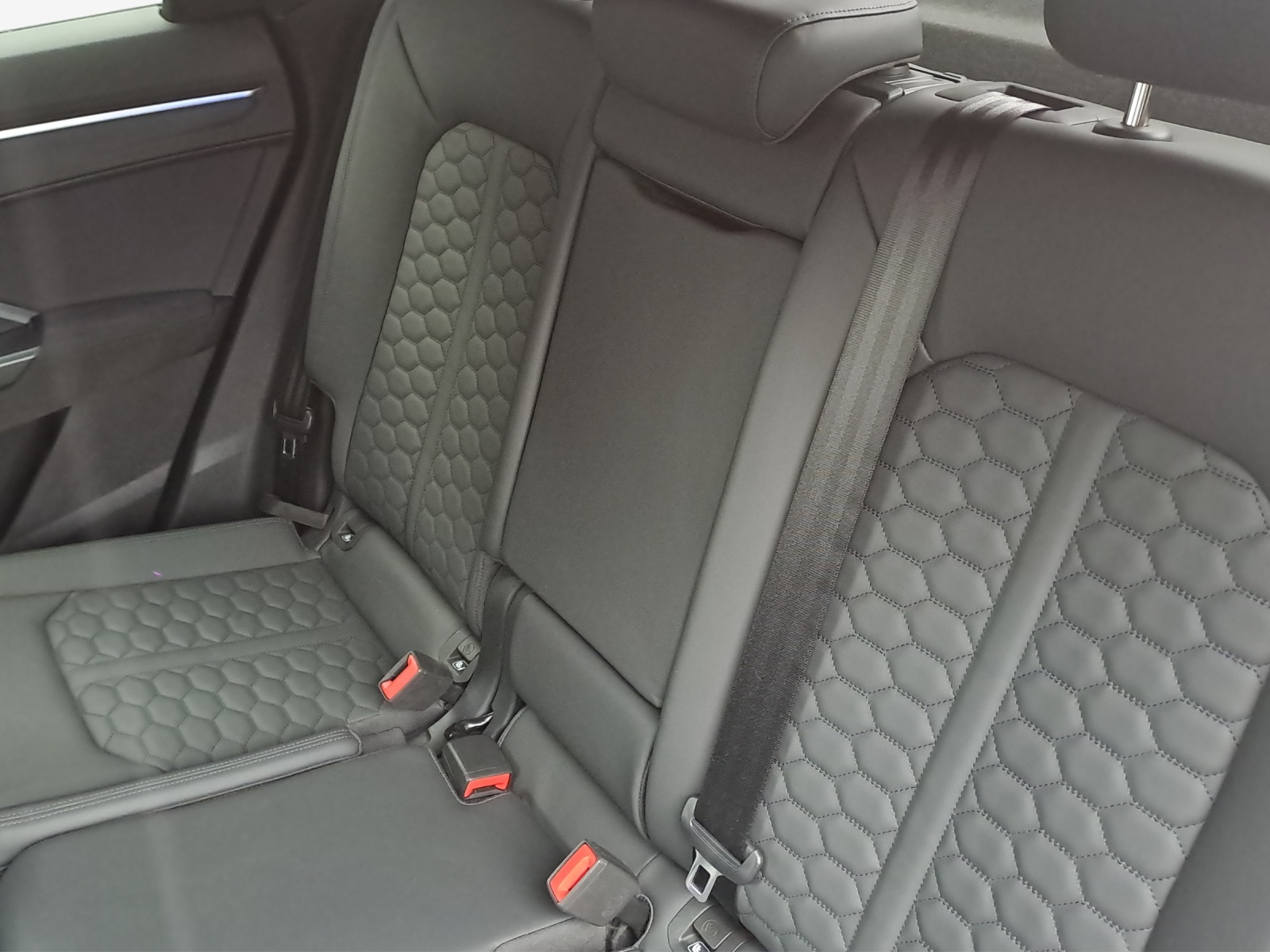 AUDI RS Q3 Sportback quattro S tronic-image-11