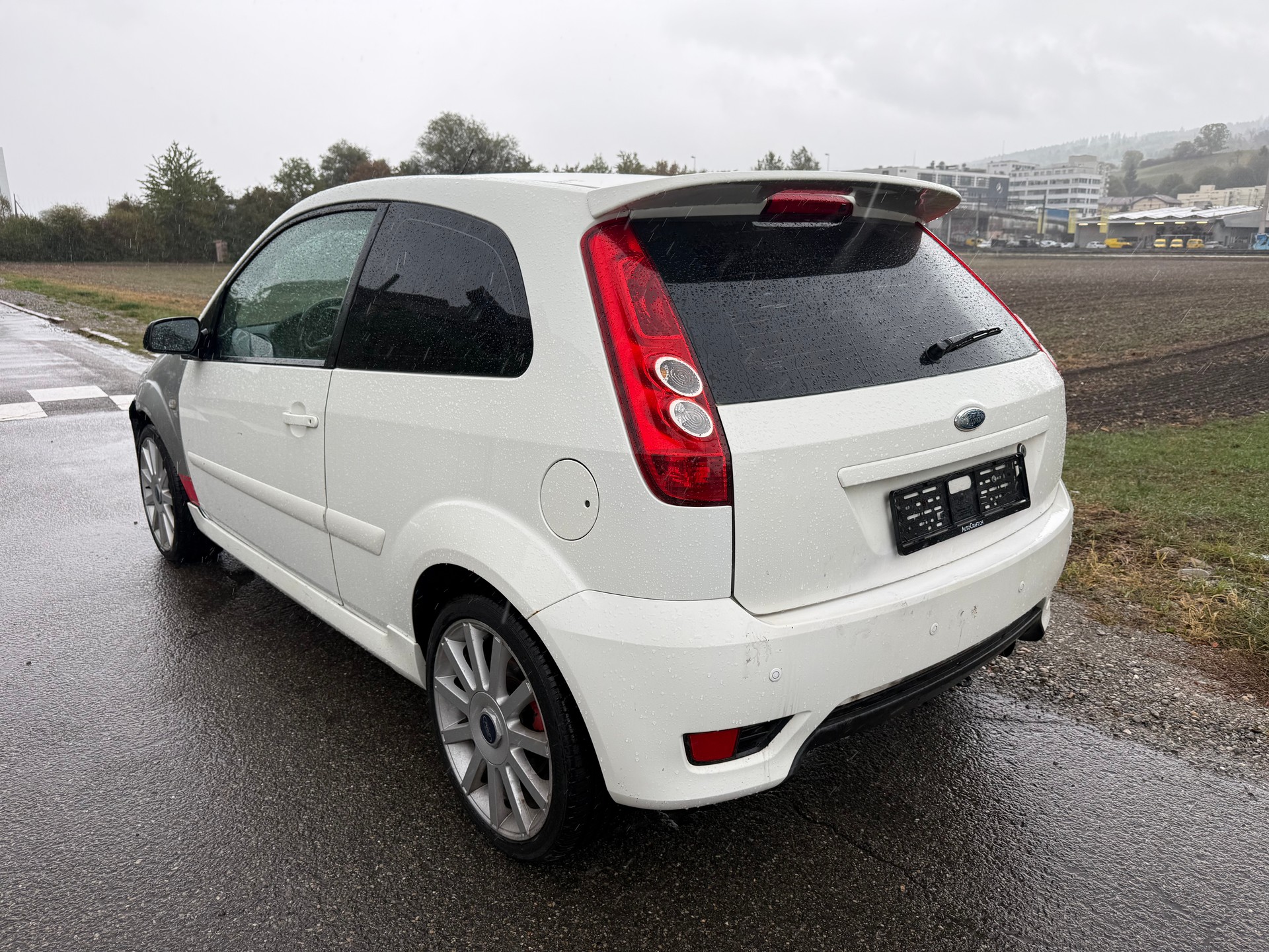 FORD Fiesta 2.0 16V ST-image-6