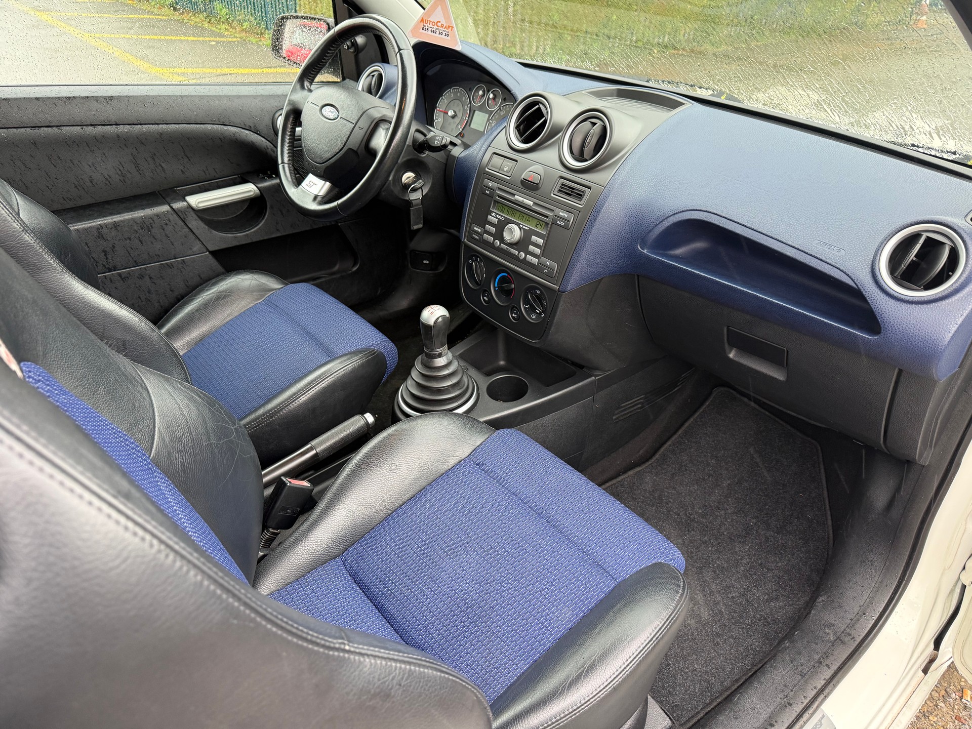 FORD Fiesta 2.0 16V ST-image-8