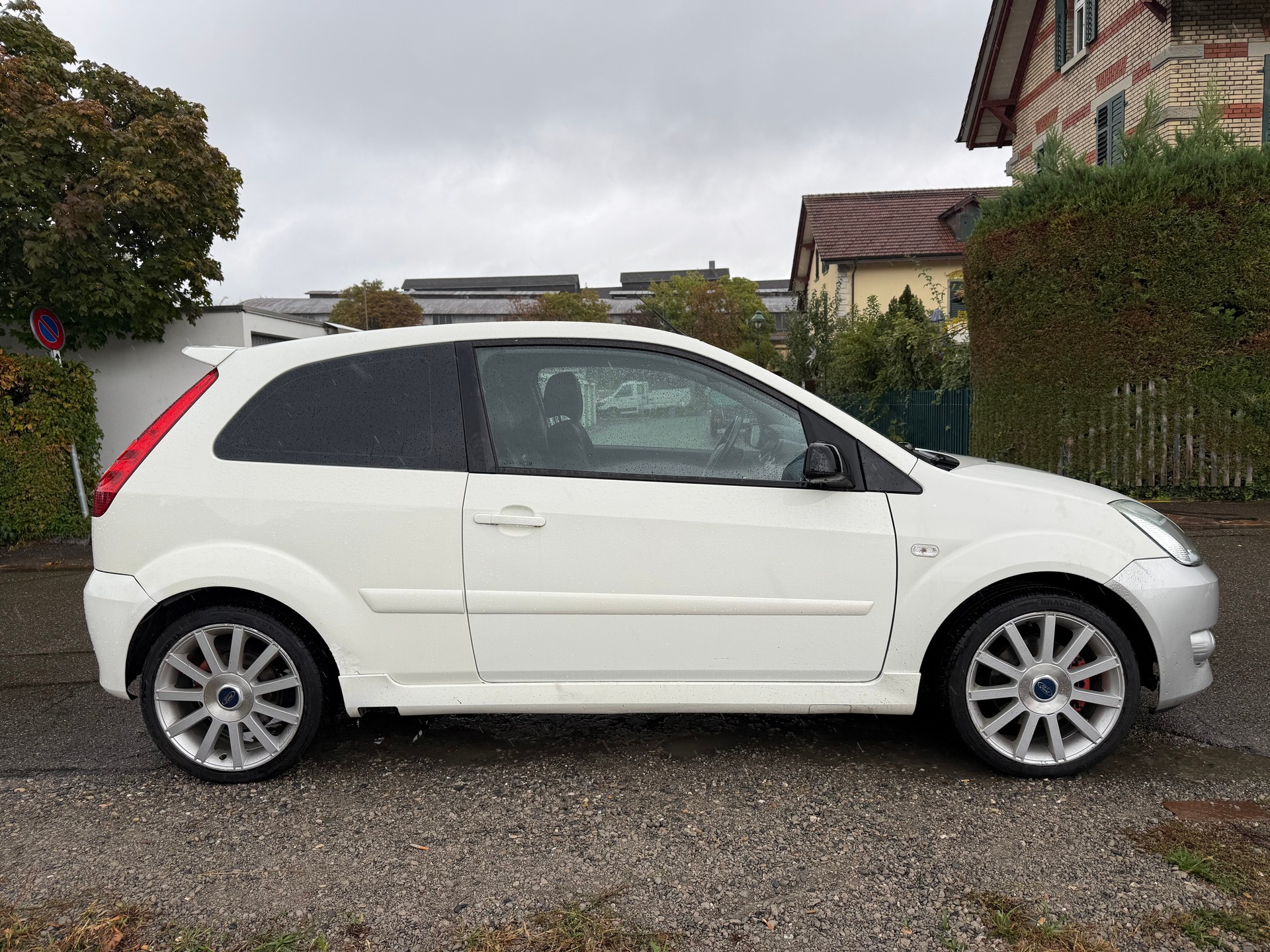 FORD Fiesta 2.0 16V ST-image-3
