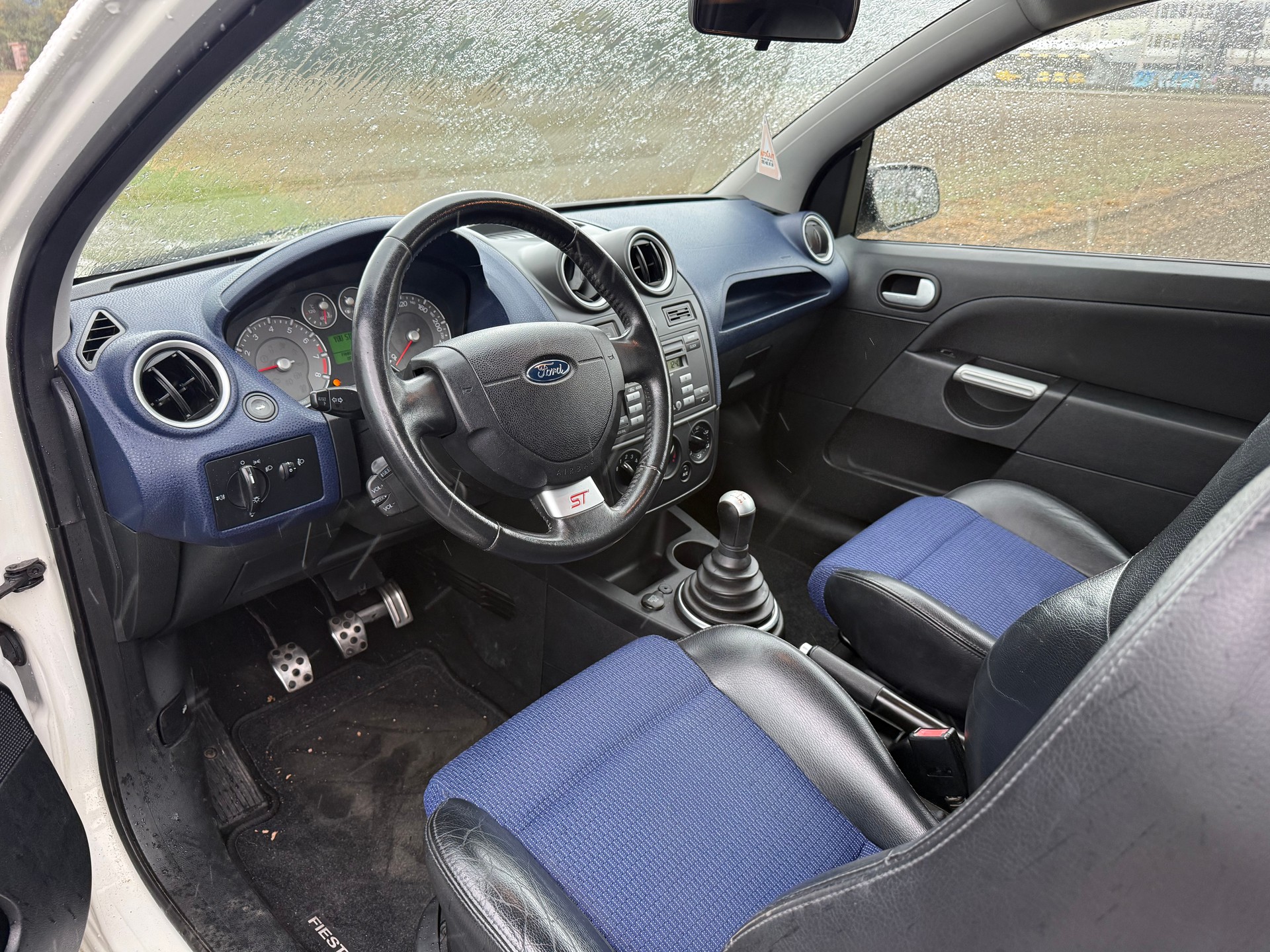 FORD Fiesta 2.0 16V ST-image-9