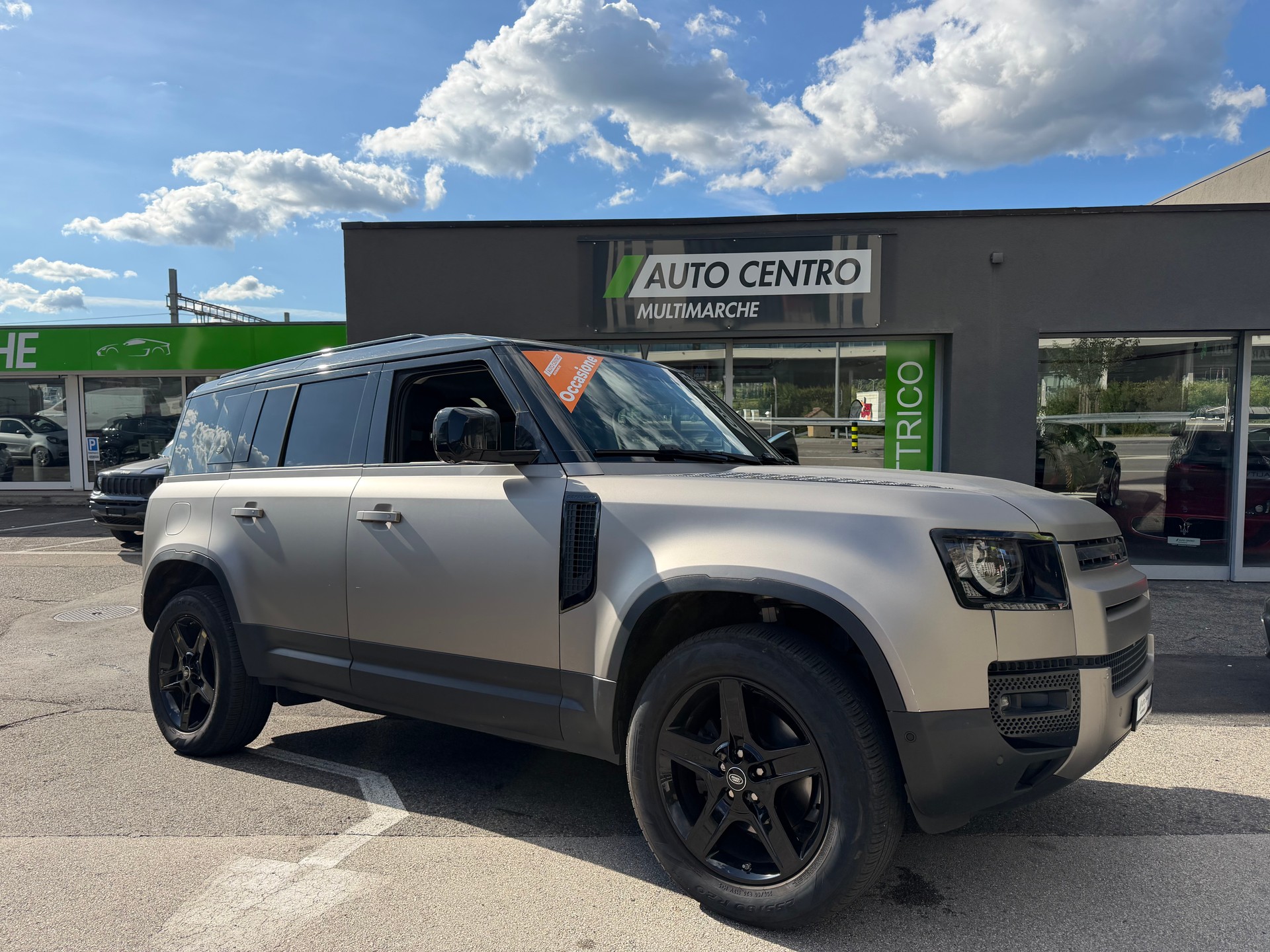 LAND ROVER Defender 110 3.0 D I6 200 SE AWD AT8-image-0