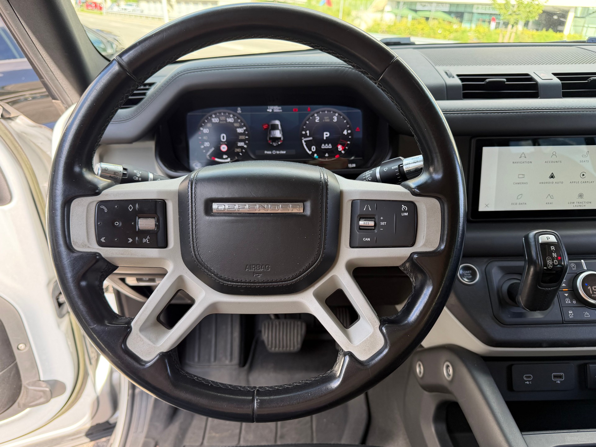 LAND ROVER Defender 110 3.0 D I6 200 SE AWD AT8-image-10