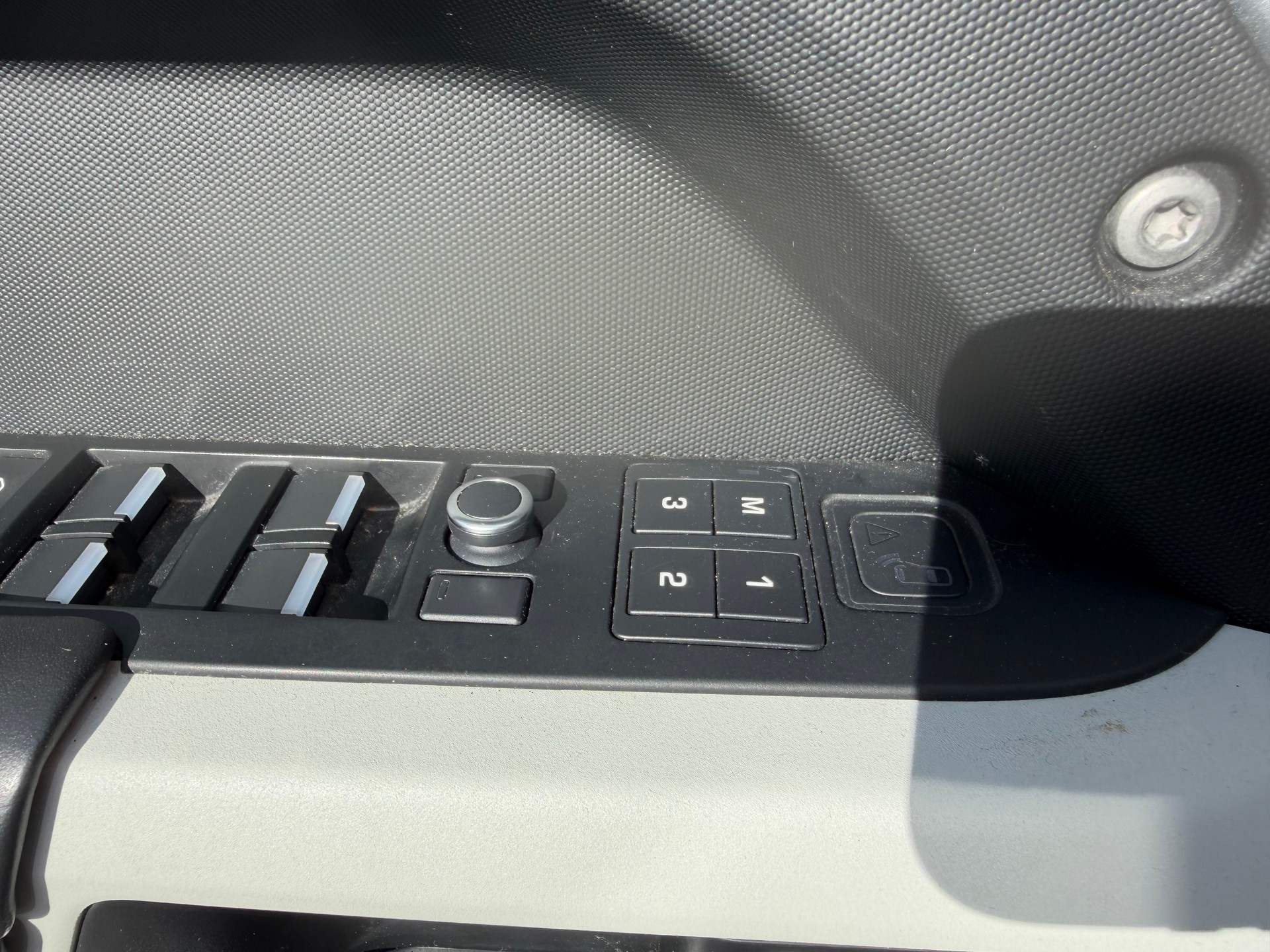 LAND ROVER Defender 110 3.0 D I6 200 SE AWD AT8-image-11