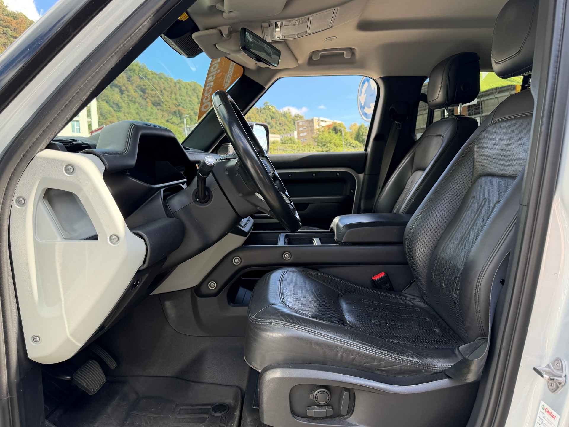 LAND ROVER Defender 110 3.0 D I6 200 SE AWD AT8-image-6