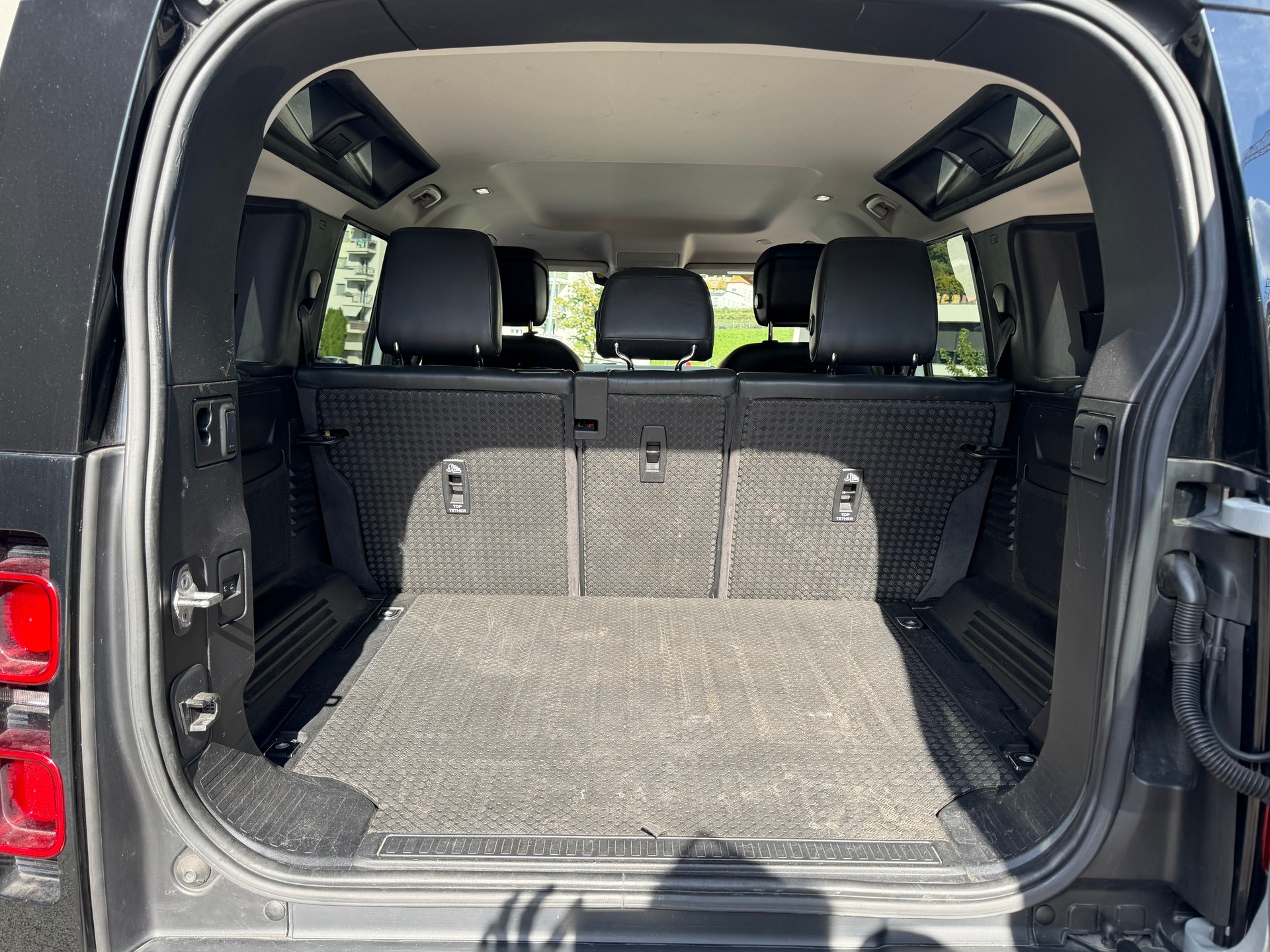 LAND ROVER Defender 110 3.0 D I6 200 SE AWD AT8-image-8
