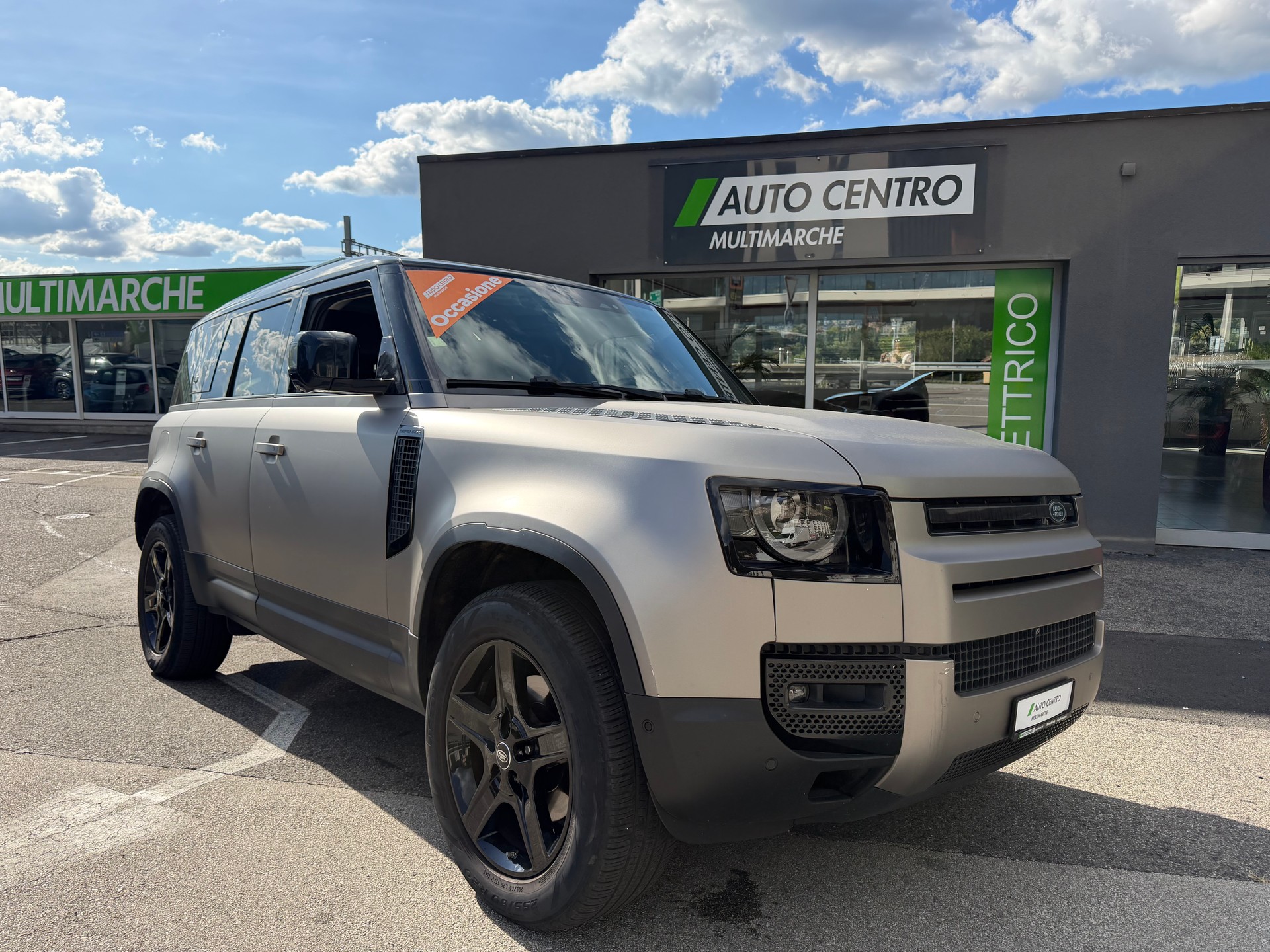 LAND ROVER Defender 110 3.0 D I6 200 SE AWD AT8-image-1