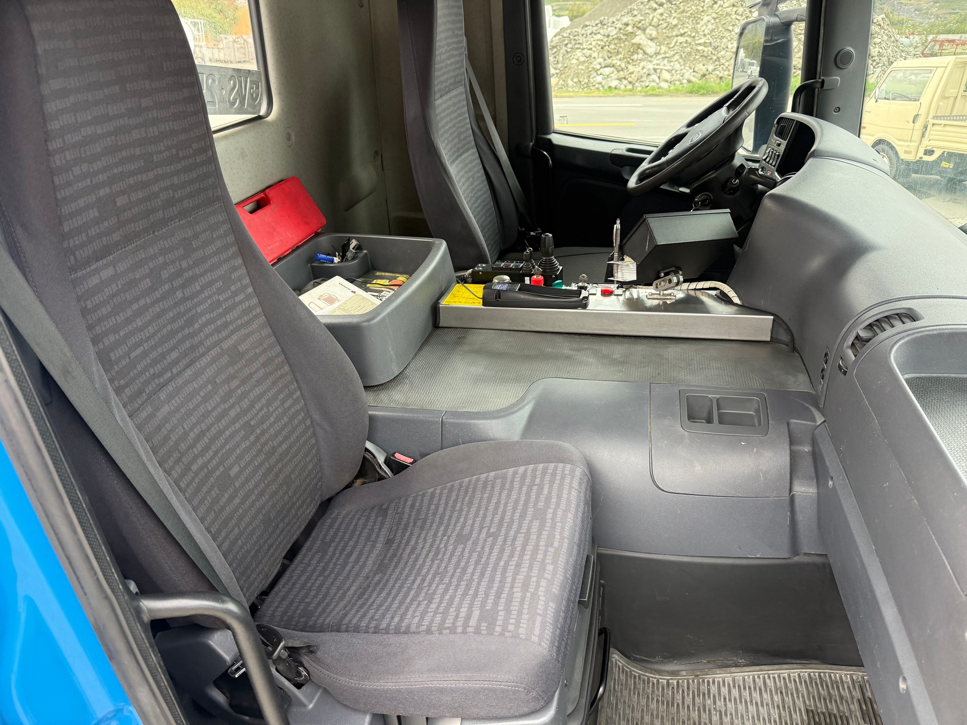 SCANIA P 380 LB6x24-image-10