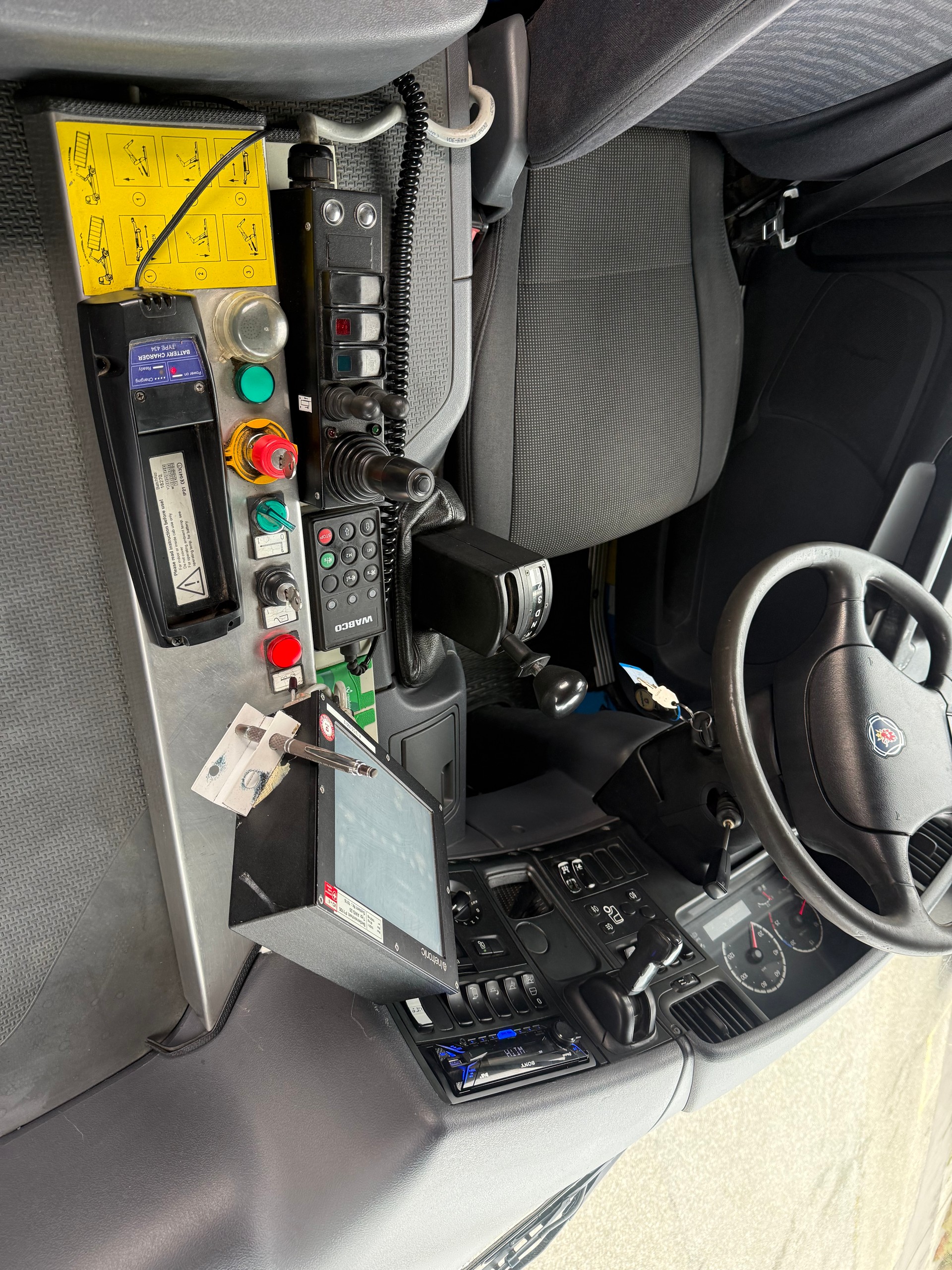 SCANIA P 380 LB6x24-image-12