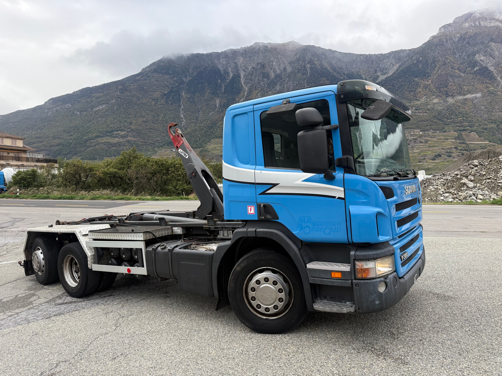 SCANIA P 380 LB6x24-image-2