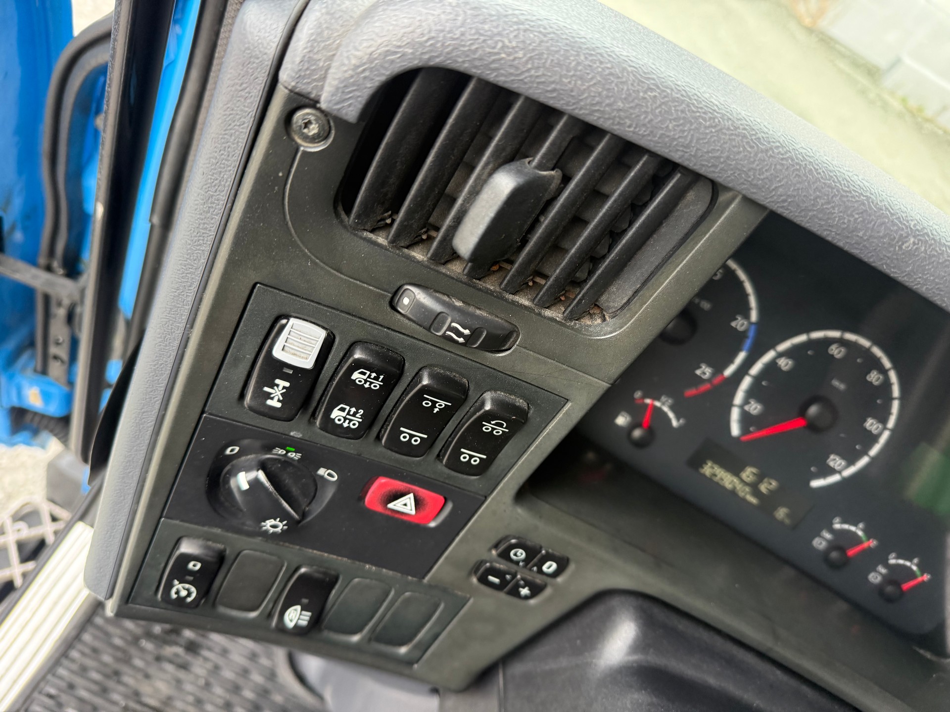 SCANIA P 380 LB6x24-image-13