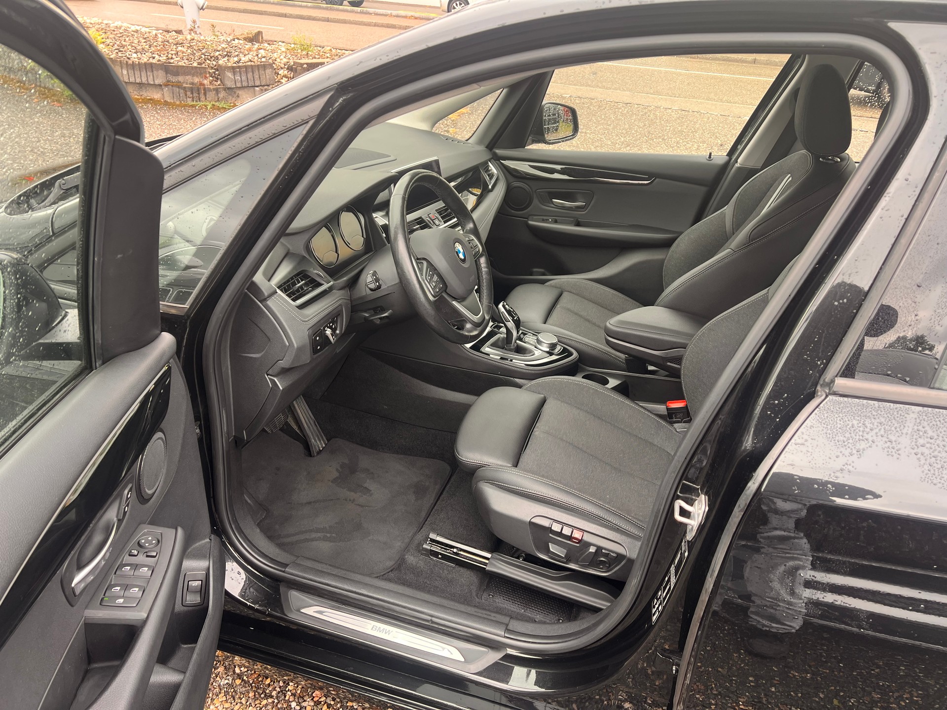 BMW 218d xDrive Active Tourer Steptronic Sport Line-image-9
