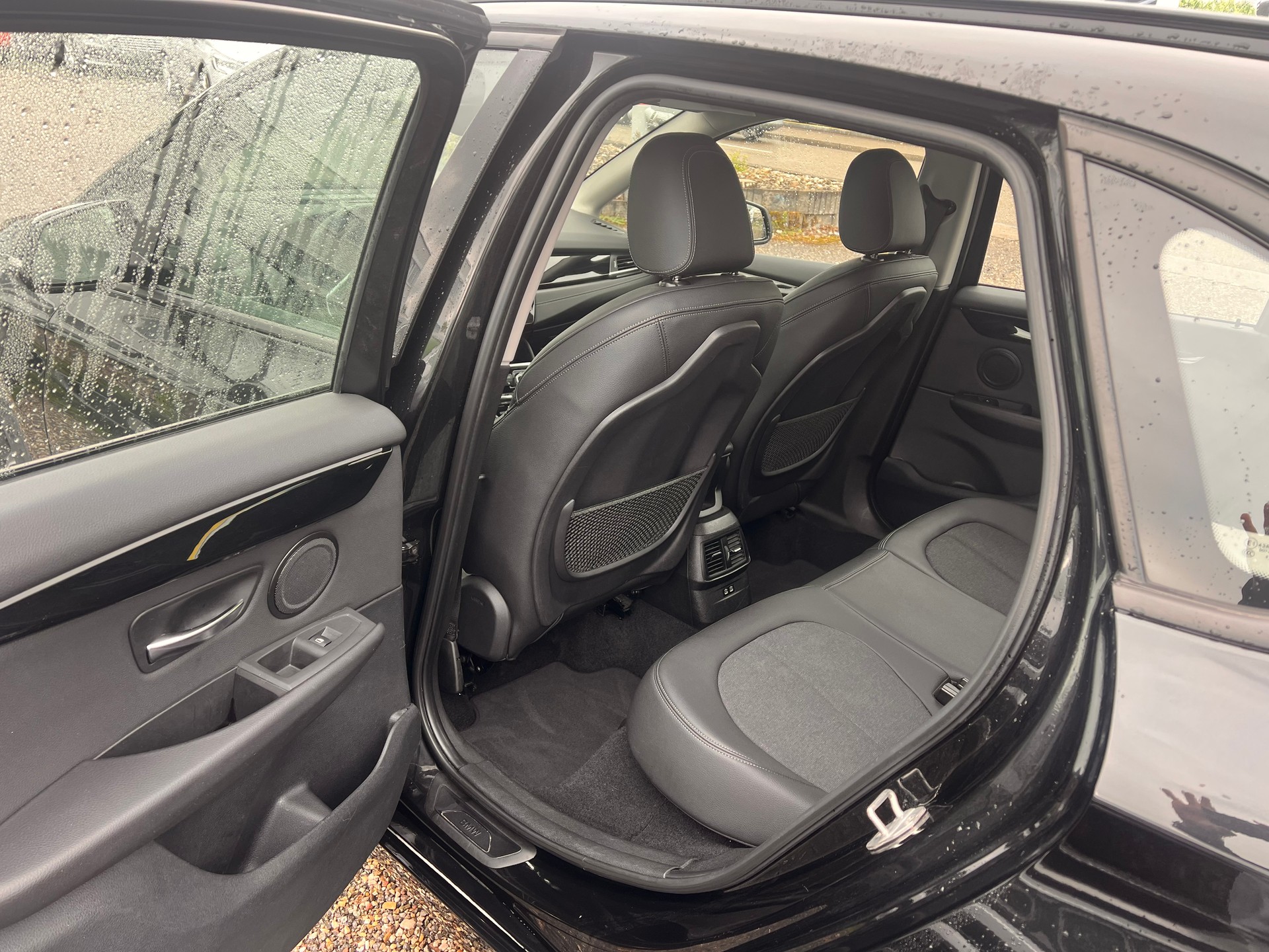 BMW 218d xDrive Active Tourer Steptronic Sport Line-image-11