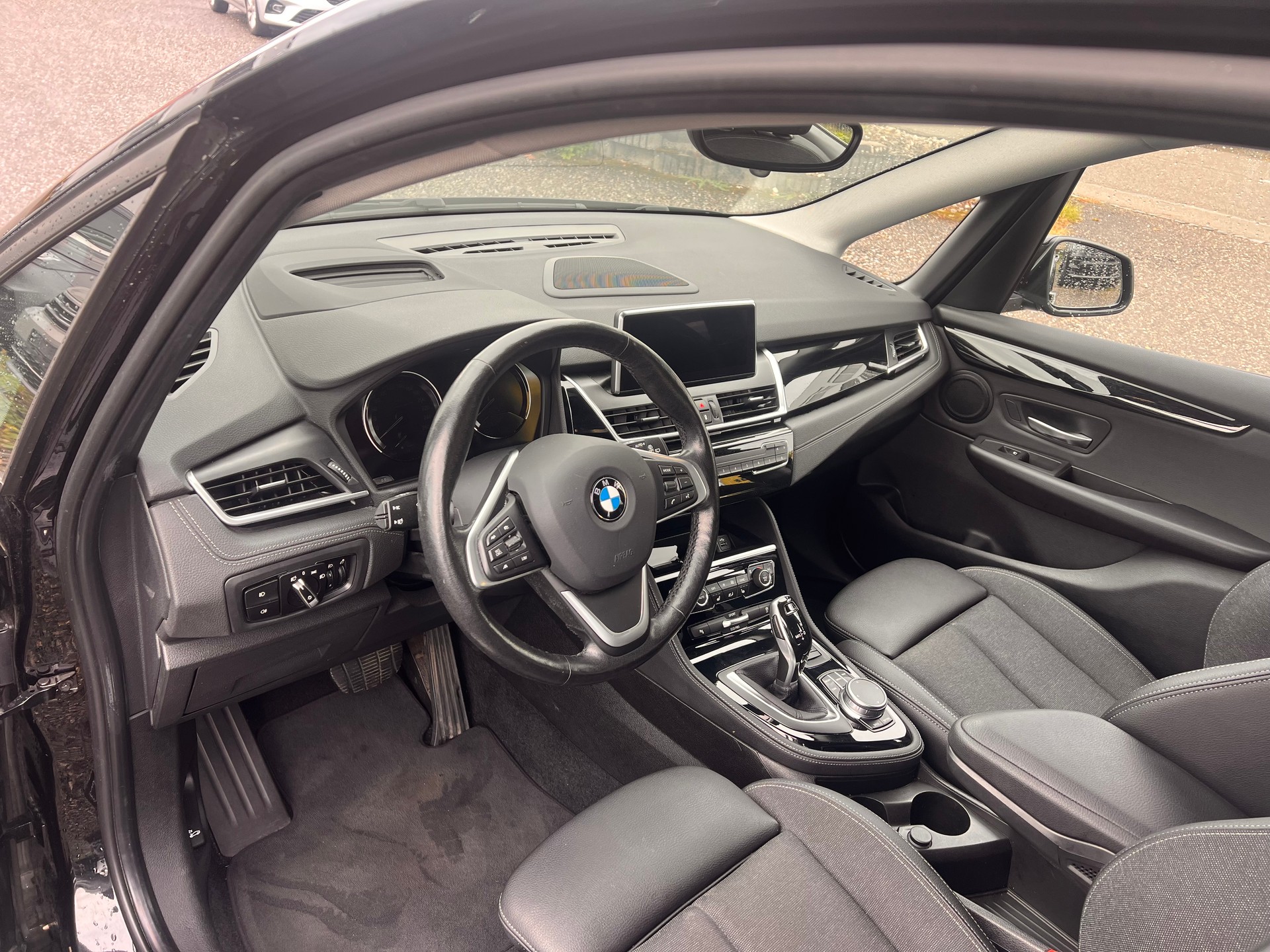 BMW 218d xDrive Active Tourer Steptronic Sport Line-image-12