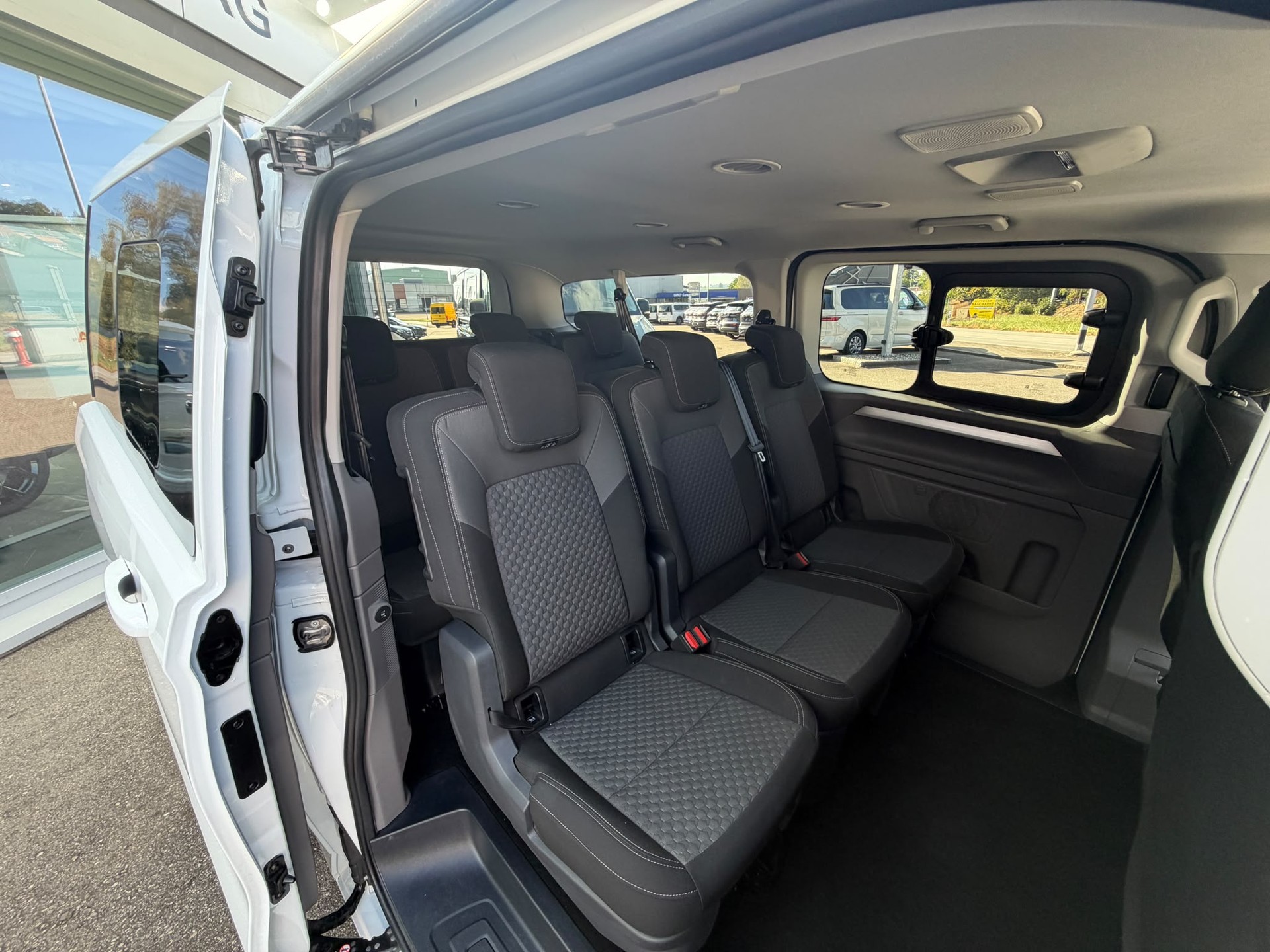VW Caravelle 2.0 TDI Life LWB 4 Motion Automat 9-Sitzplätze-image-13