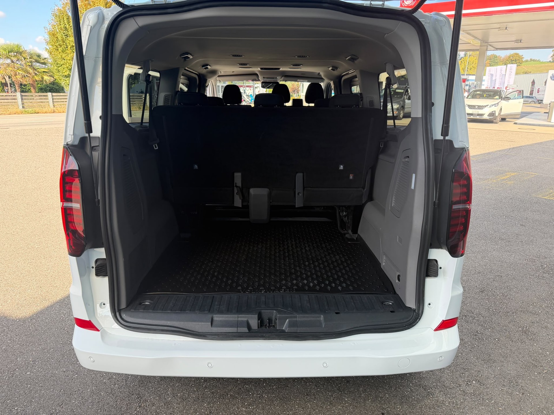 VW Caravelle 2.0 TDI Life LWB 4 Motion Automat 9-Sitzplätze-image-4